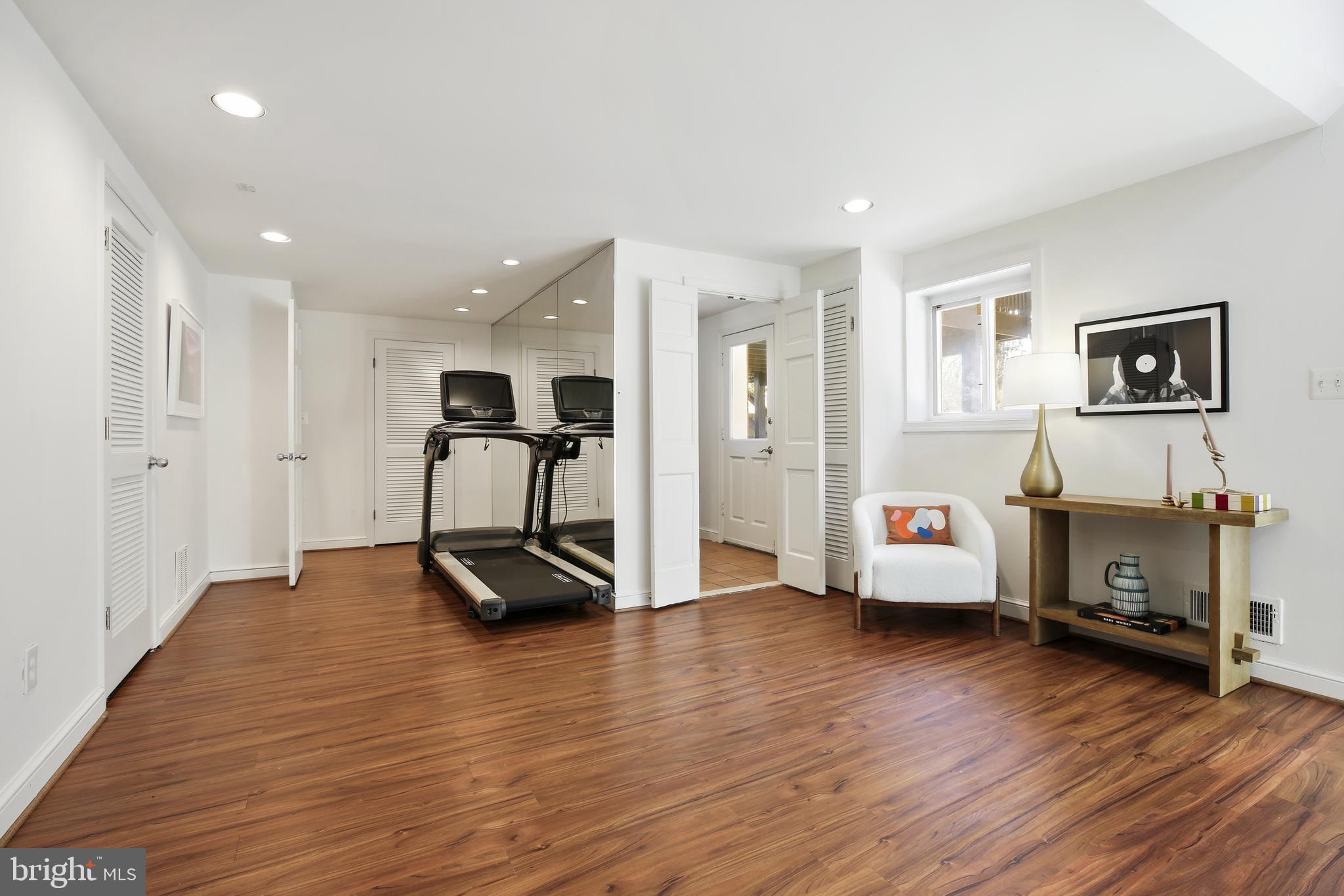 WILDWOOD MANOR - Residential