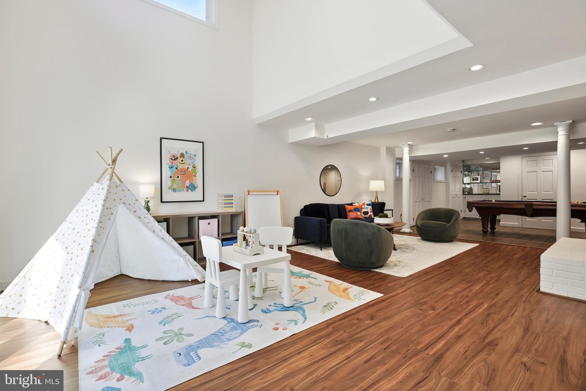 WILDWOOD MANOR - Residential