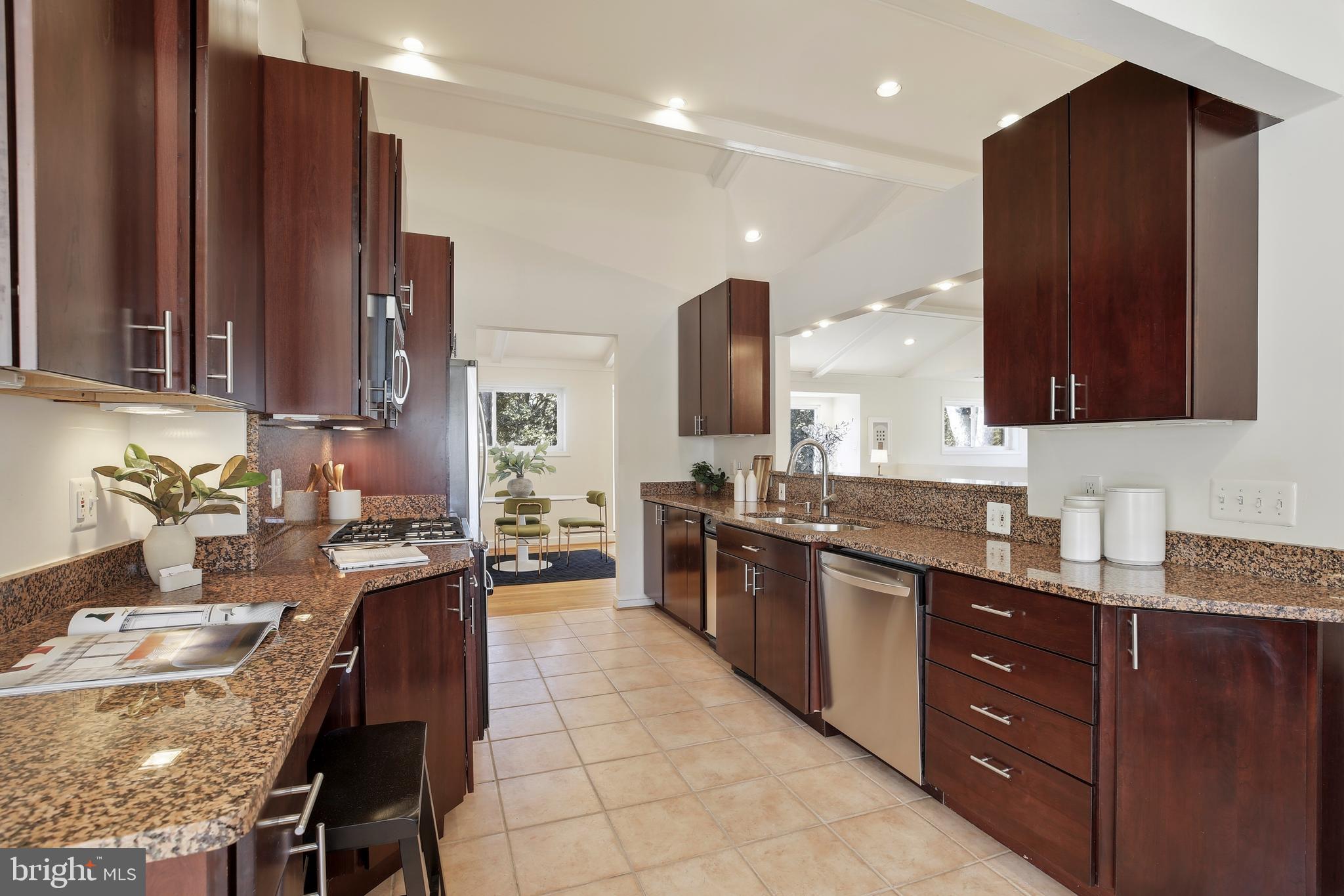 WILDWOOD MANOR - Residential