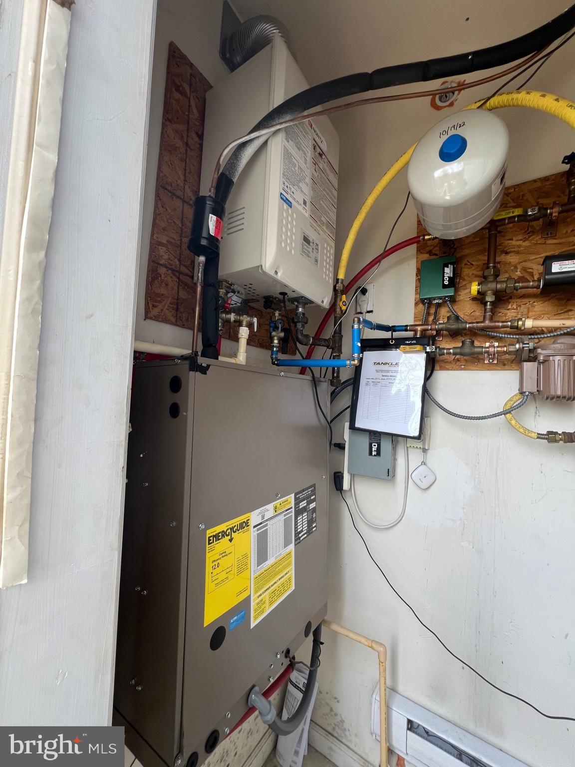 THE HOLLOW AT FOX VA - Residential