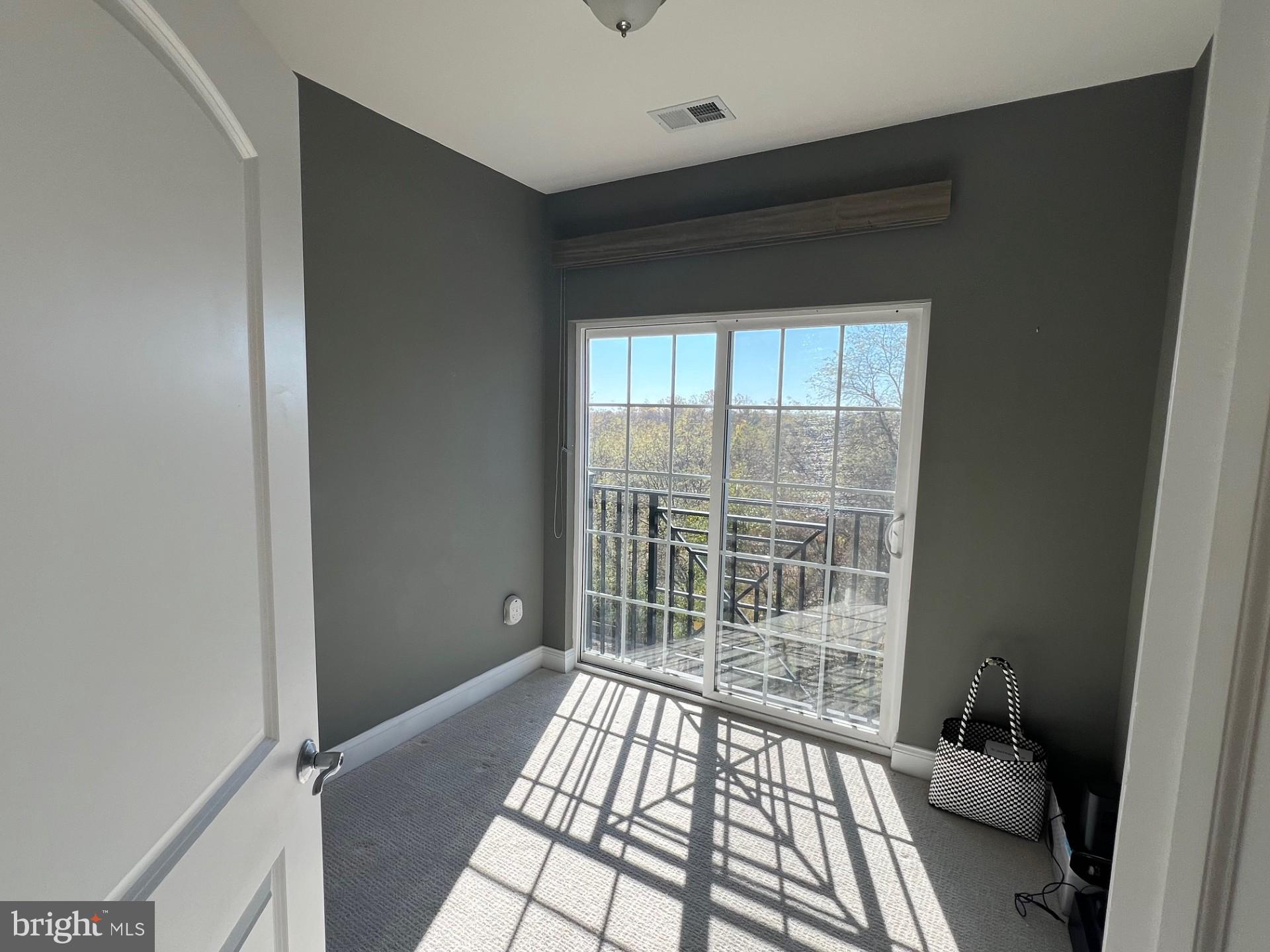 THE HOLLOW AT FOX VA - Residential