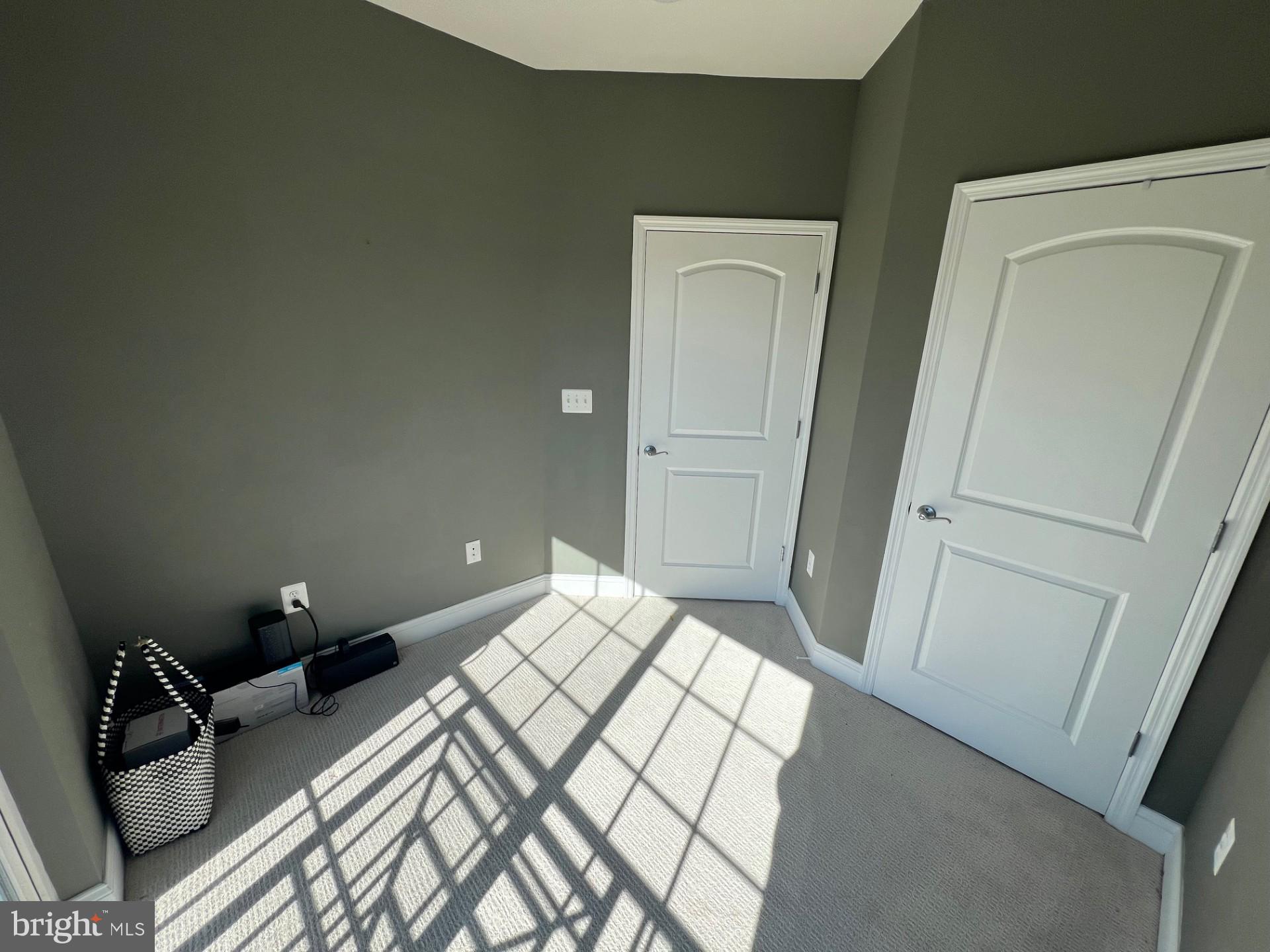 THE HOLLOW AT FOX VA - Residential