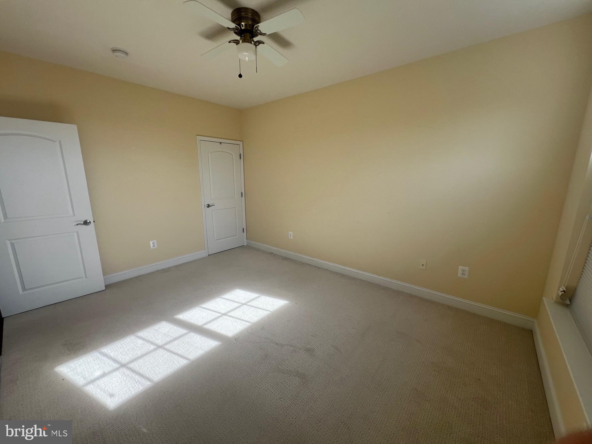 THE HOLLOW AT FOX VA - Residential