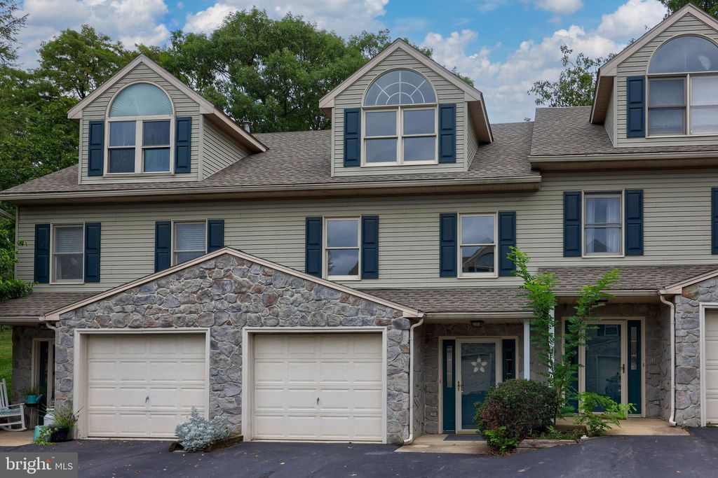 Photo of 29 LAUREL RDG, LEOLA, PA 17540 (MLS # PALA2038896)