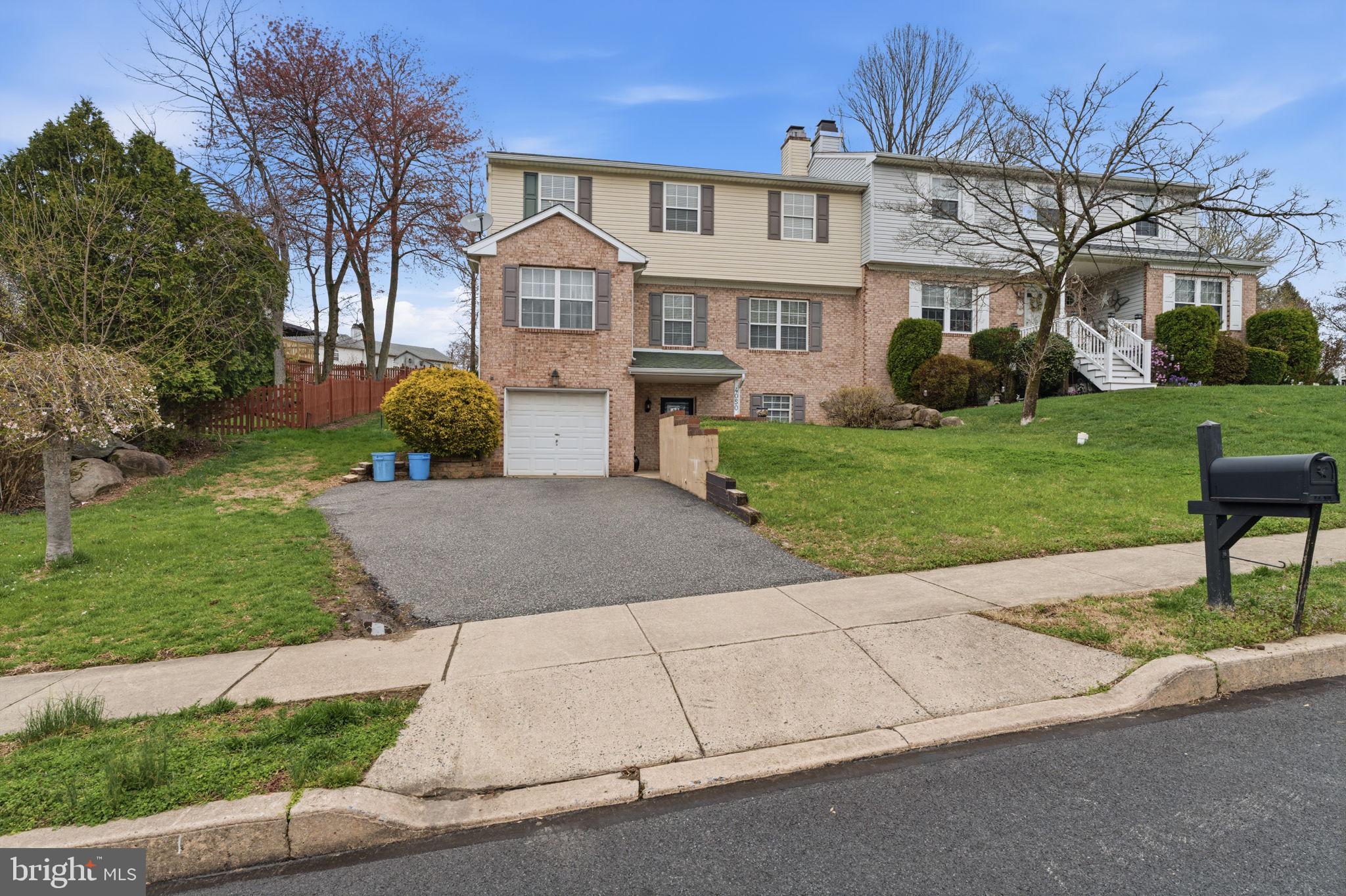 YORKTOWN - Residential