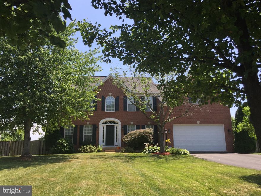 Located in the heart of Gainesville, close to I66, Rt29, Rt15. Minutes to Wegmans and VA gateway shopping area. Gleaming HW floor & stairs, new carpet & paint, granite countertop, SS appliances and many custom additions. One of bigger lots in sought after Somerset community. Cul-de-sac. Fully fenced backyard w/ two decks. Room to expand using your imagination w/ walkout basement. Won't last Long!