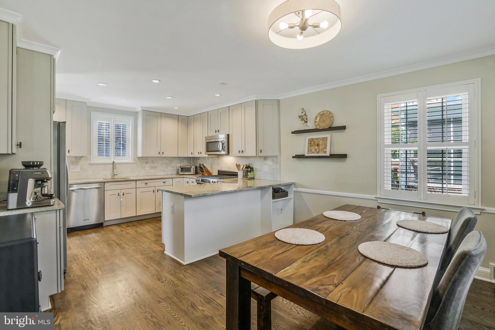 LARCHMONT - Residential