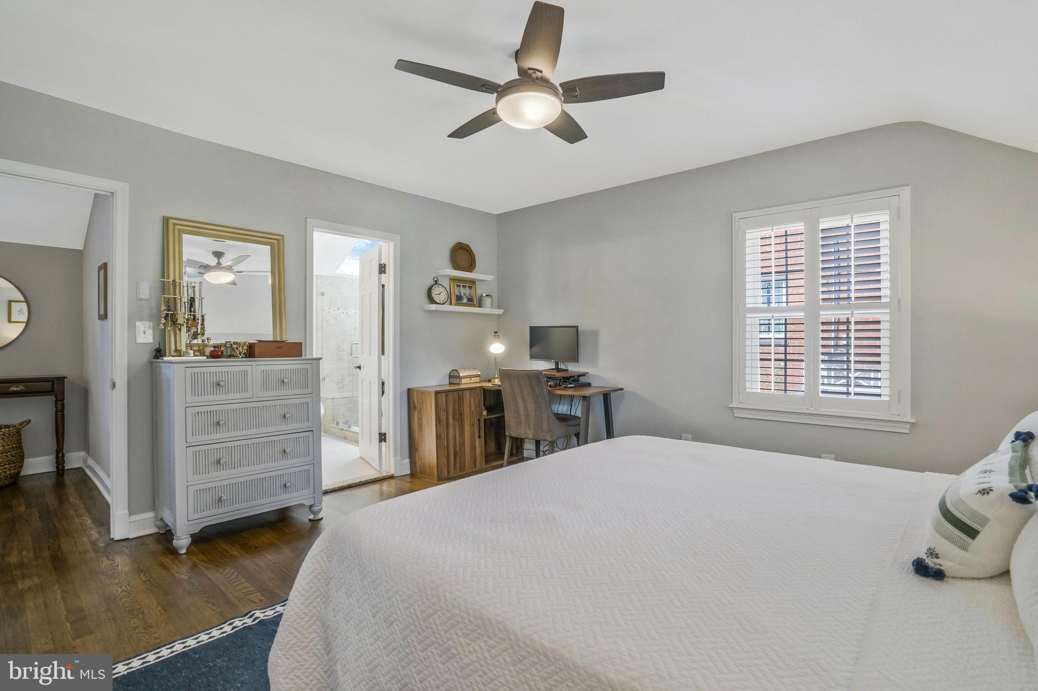 LARCHMONT - Residential