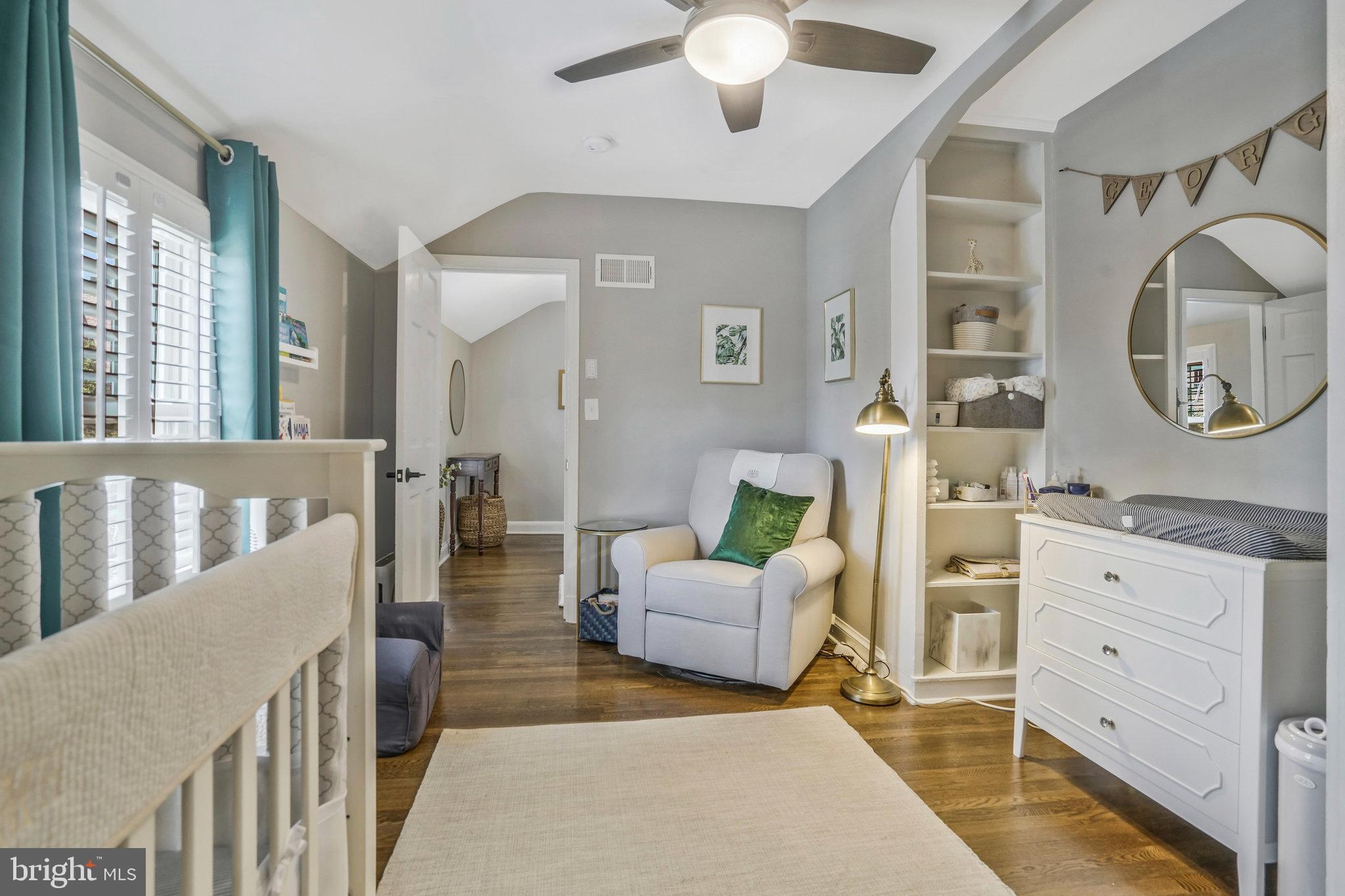 LARCHMONT - Residential