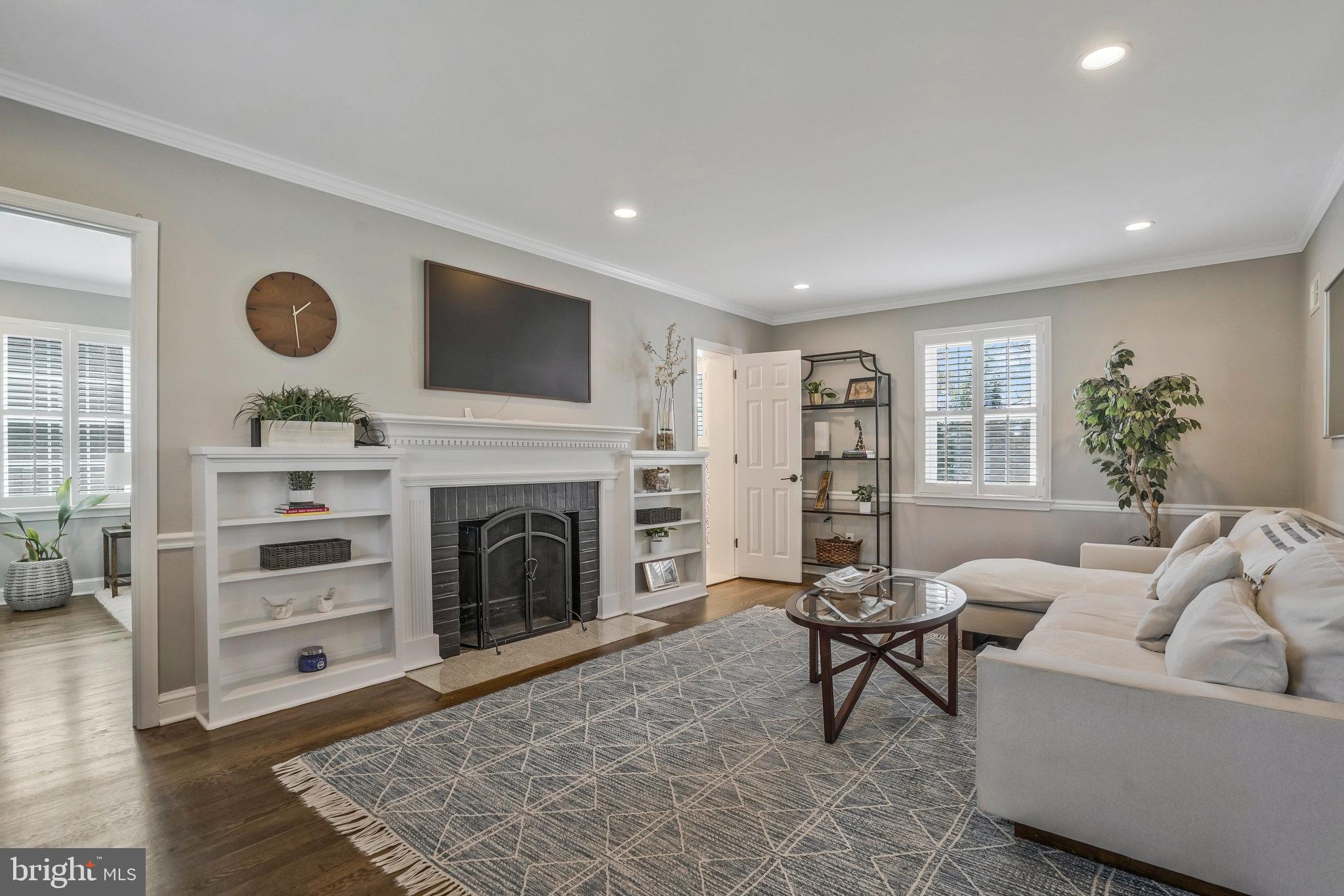 LARCHMONT - Residential