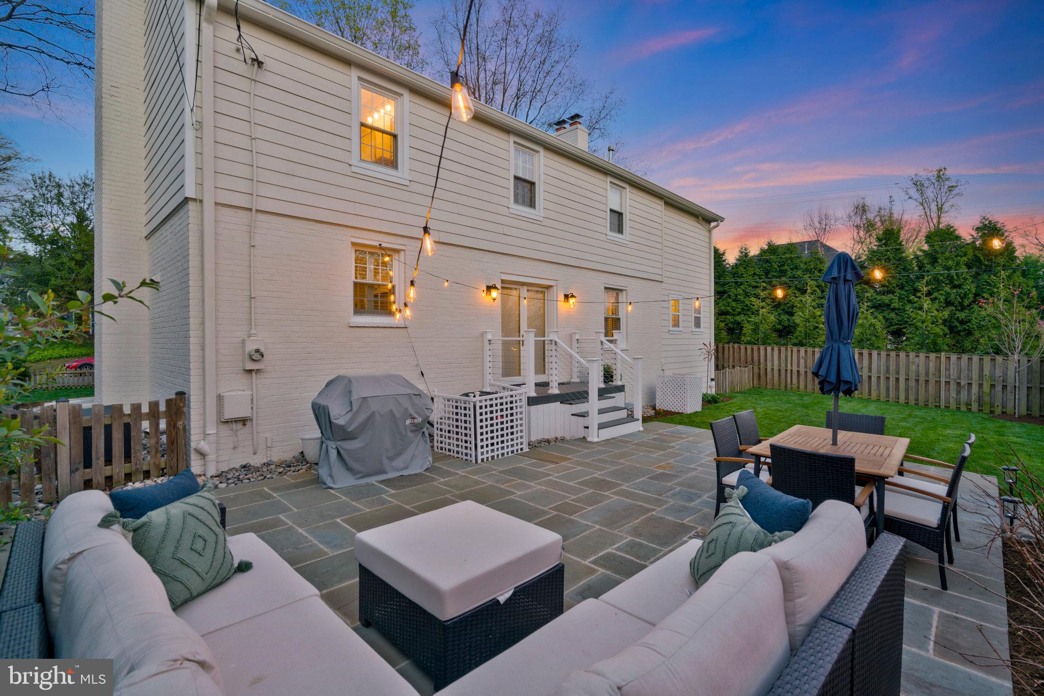 LARCHMONT - Residential