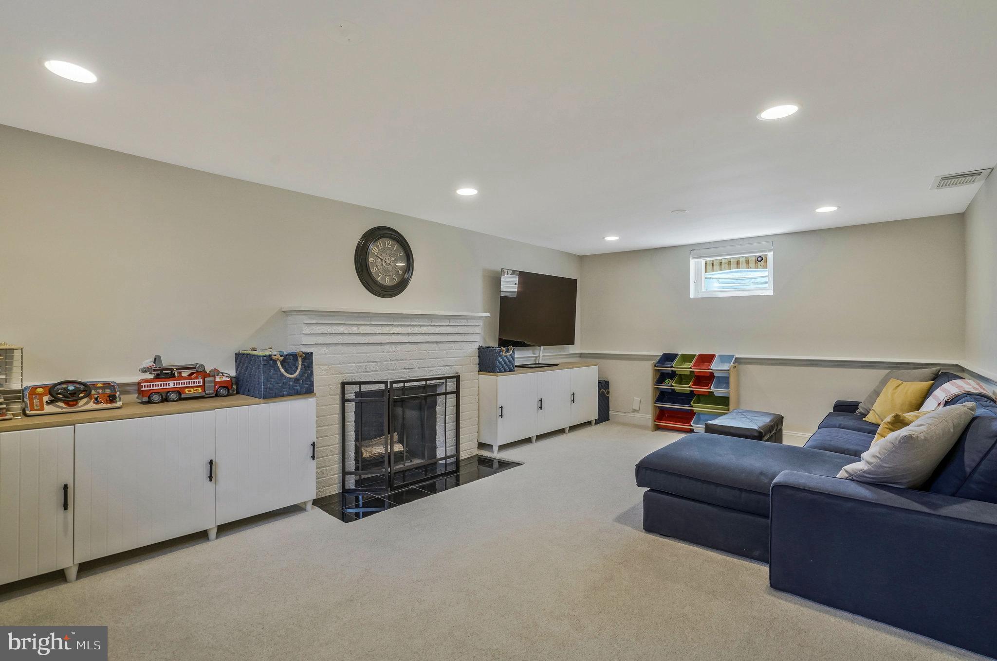 LARCHMONT - Residential