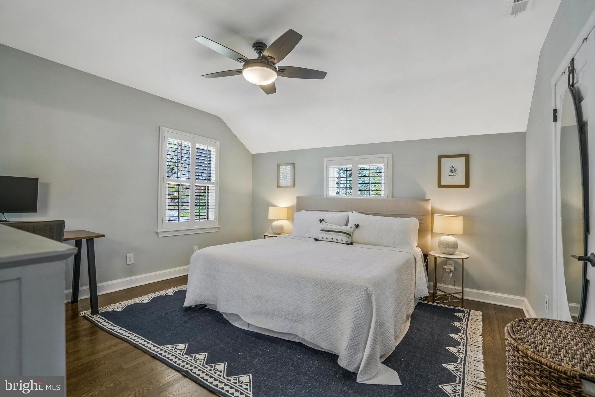 LARCHMONT - Residential