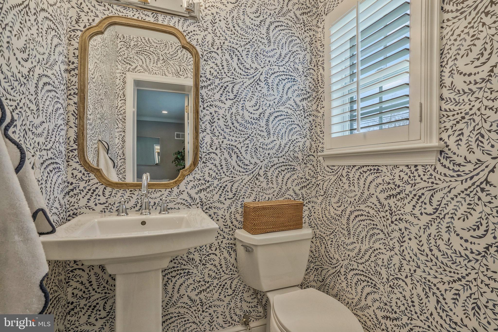 LARCHMONT - Residential