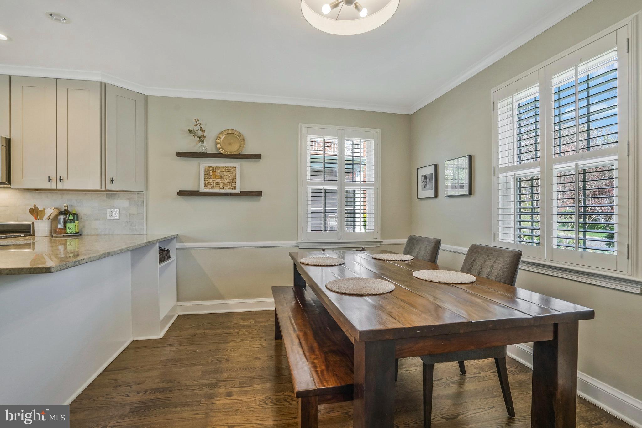 LARCHMONT - Residential