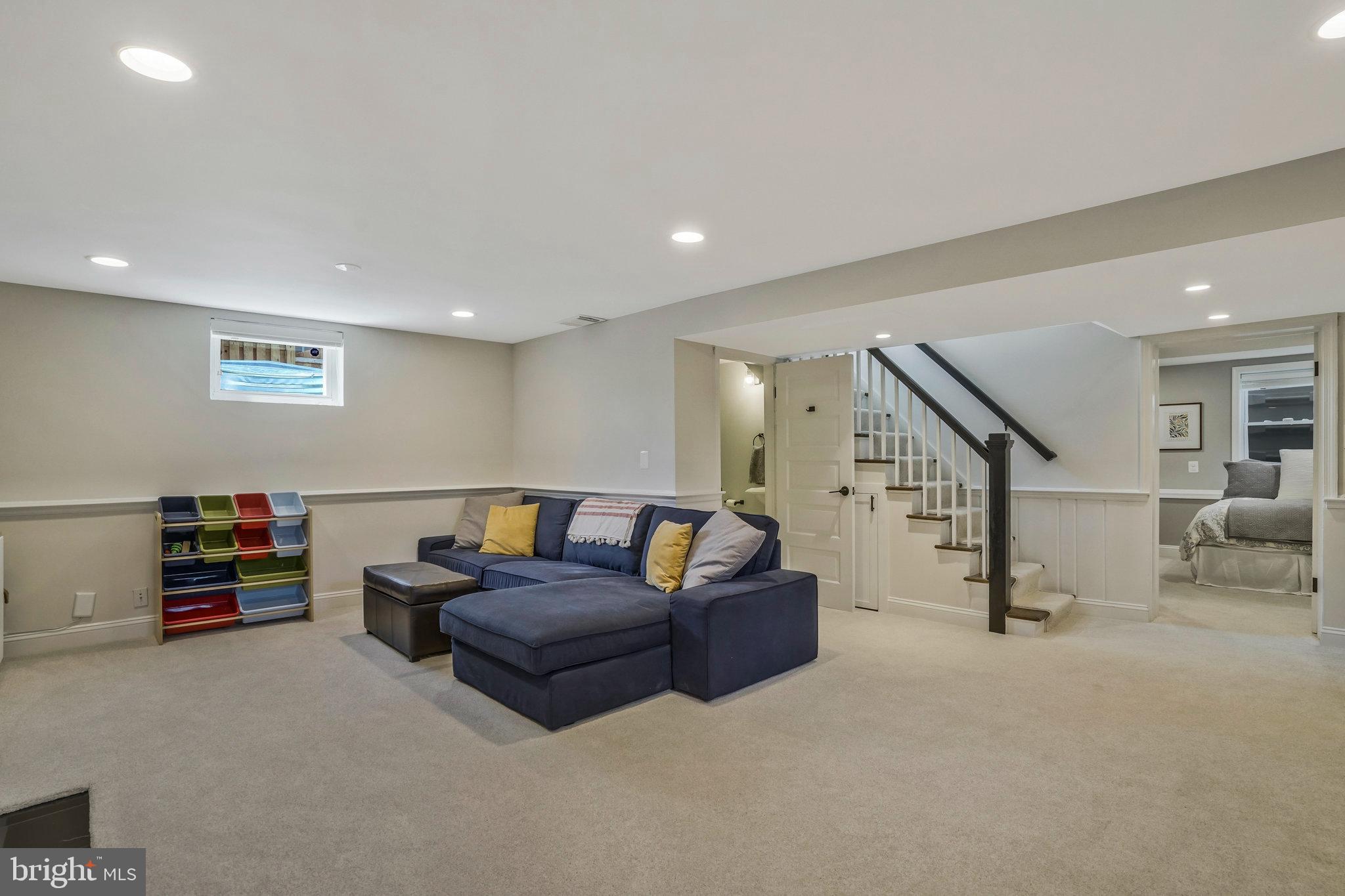 LARCHMONT - Residential