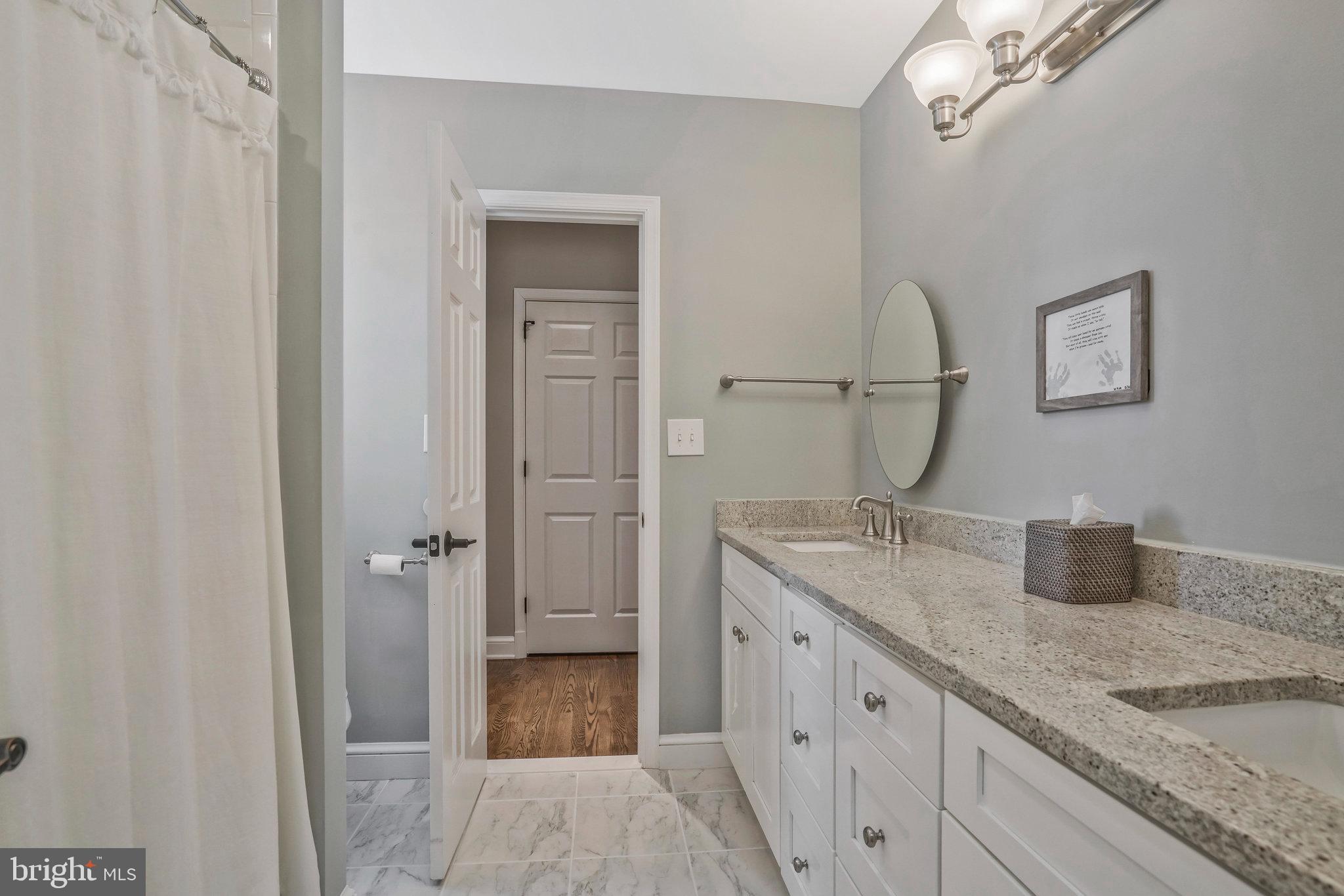 LARCHMONT - Residential