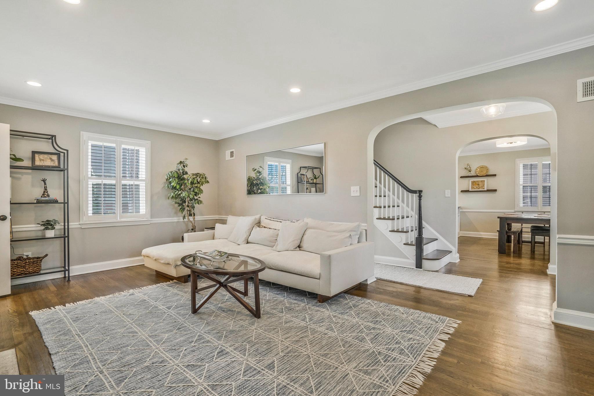 LARCHMONT - Residential