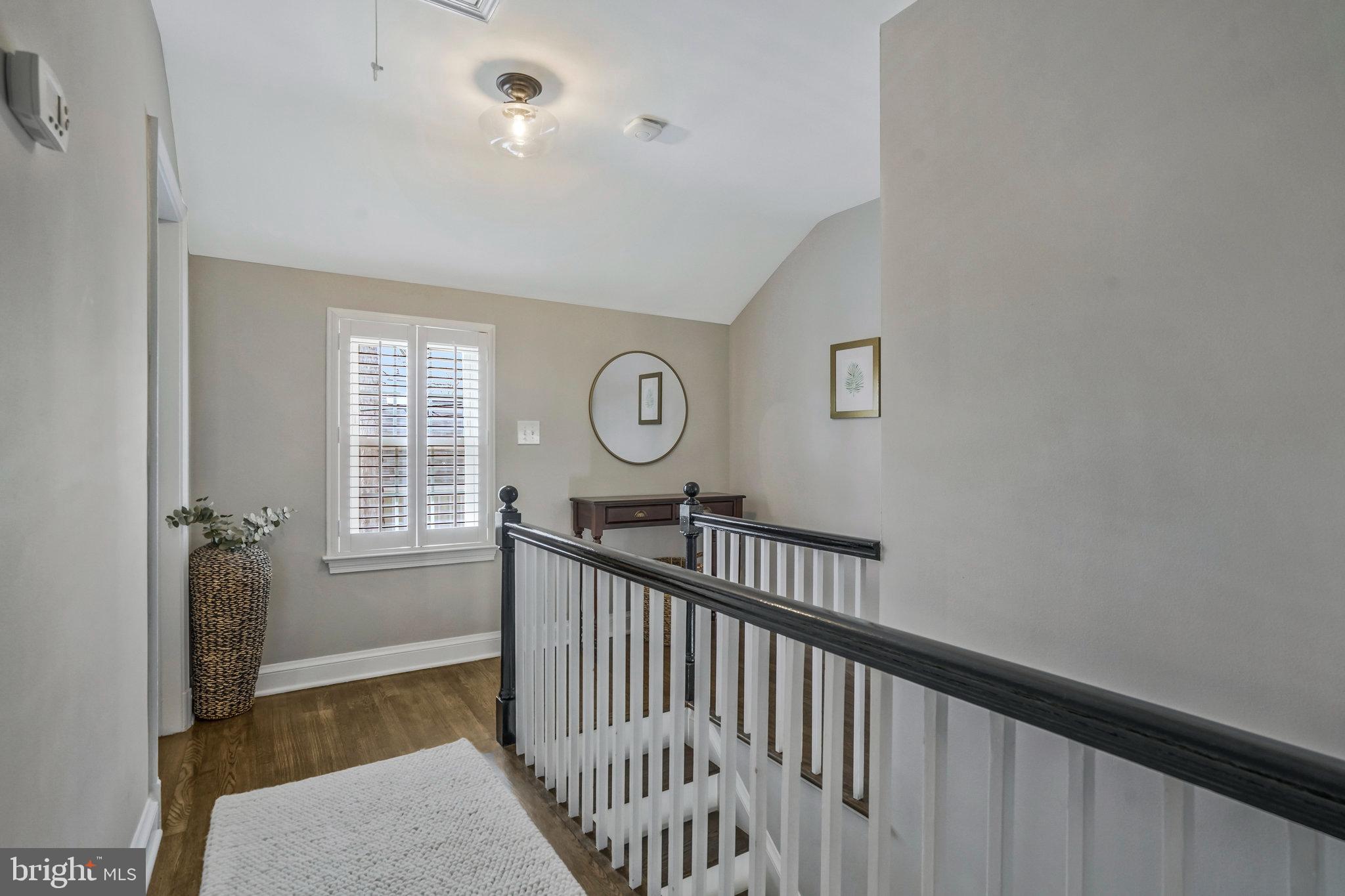 LARCHMONT - Residential