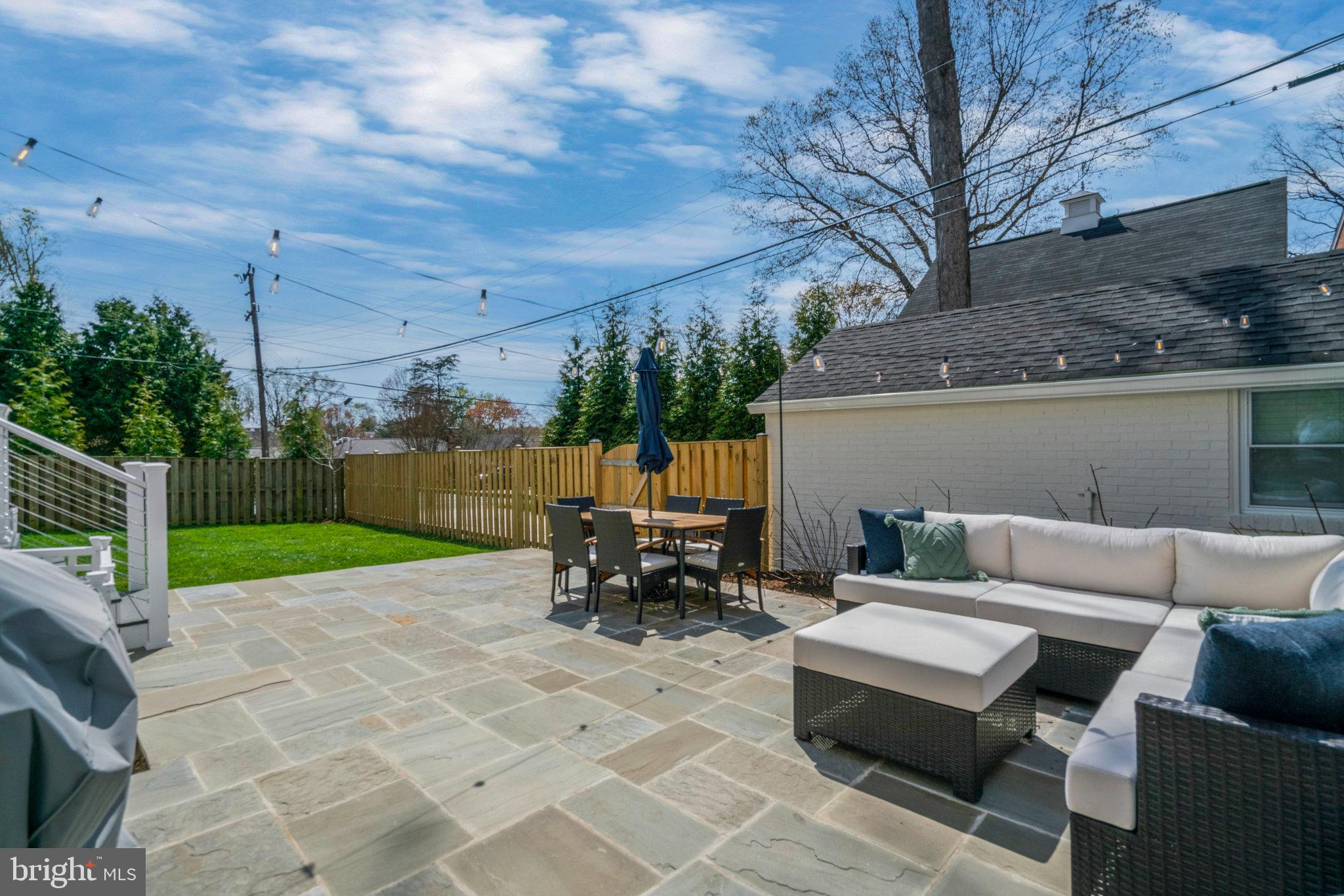 LARCHMONT - Residential