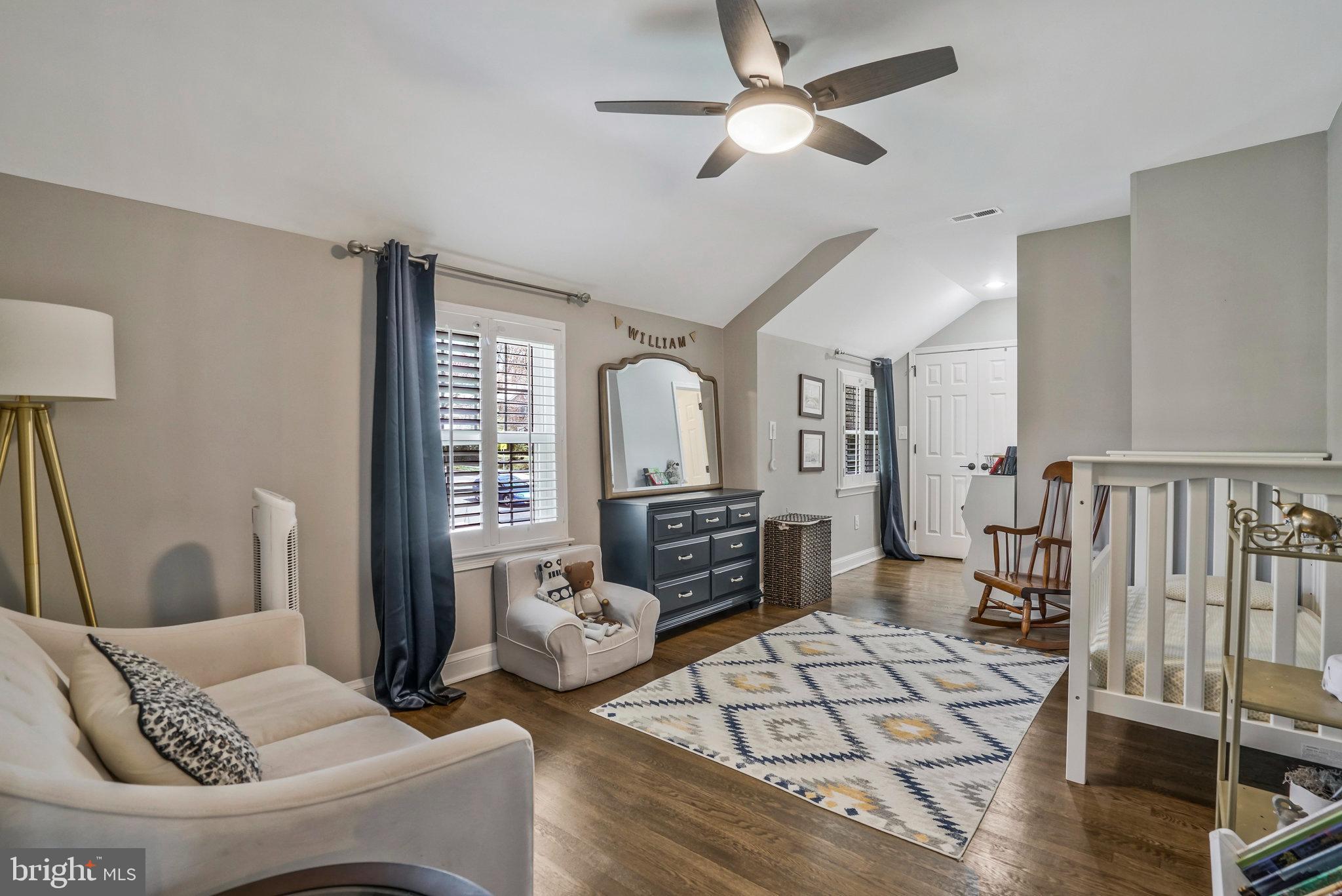 LARCHMONT - Residential