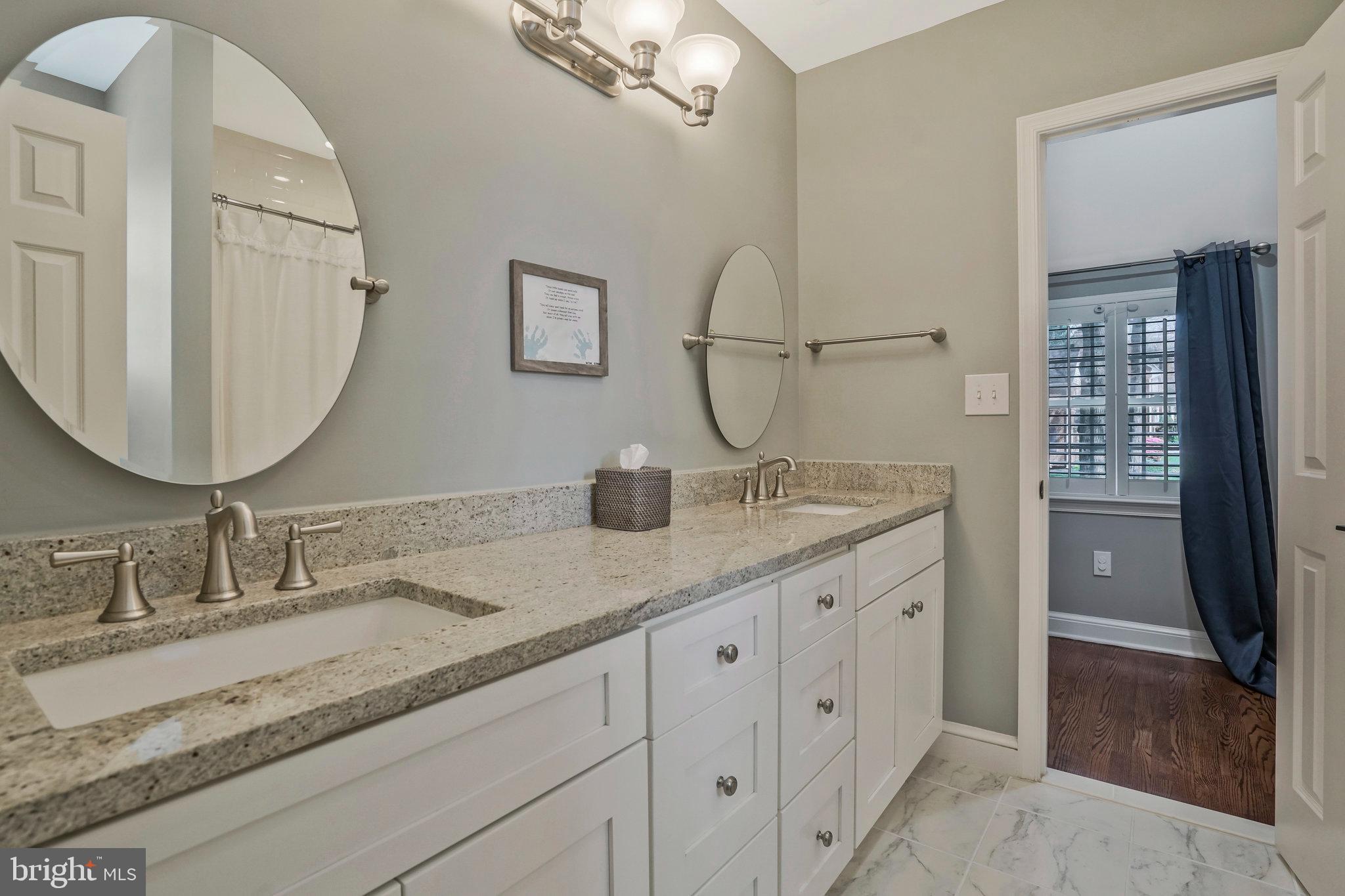 LARCHMONT - Residential