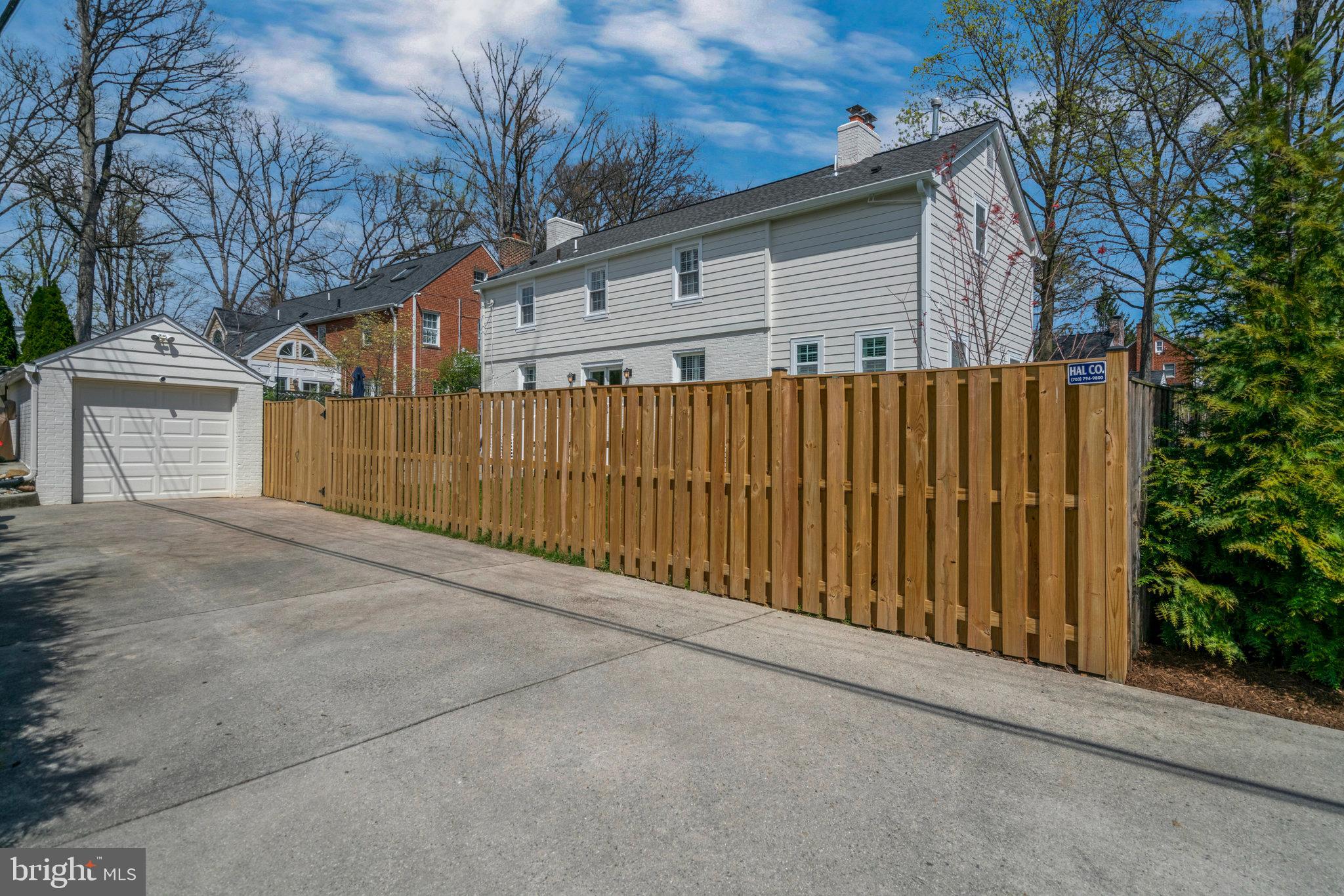 LARCHMONT - Residential