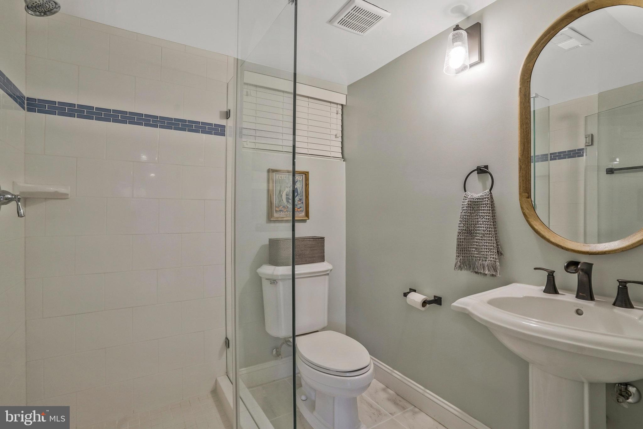 LARCHMONT - Residential