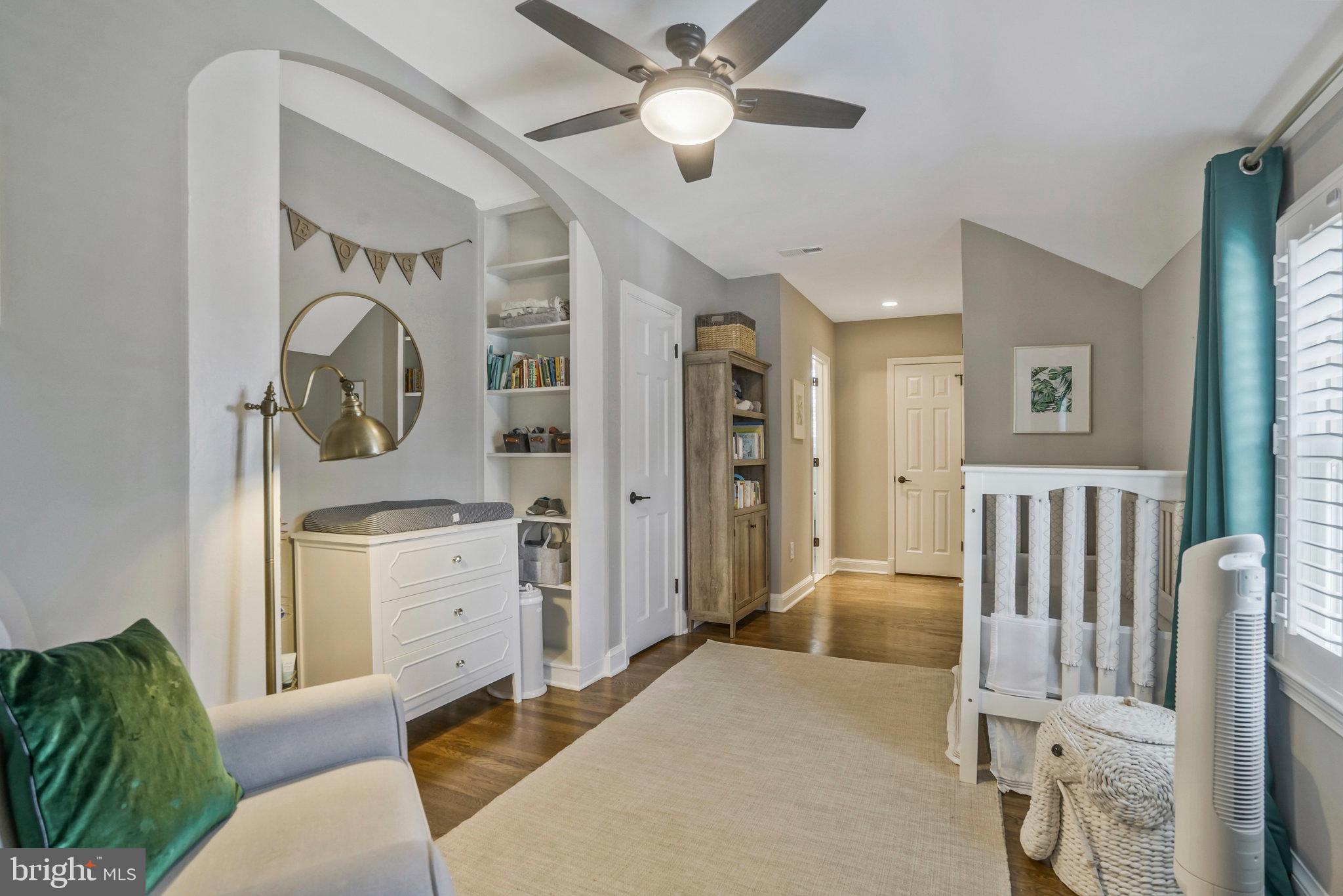 LARCHMONT - Residential