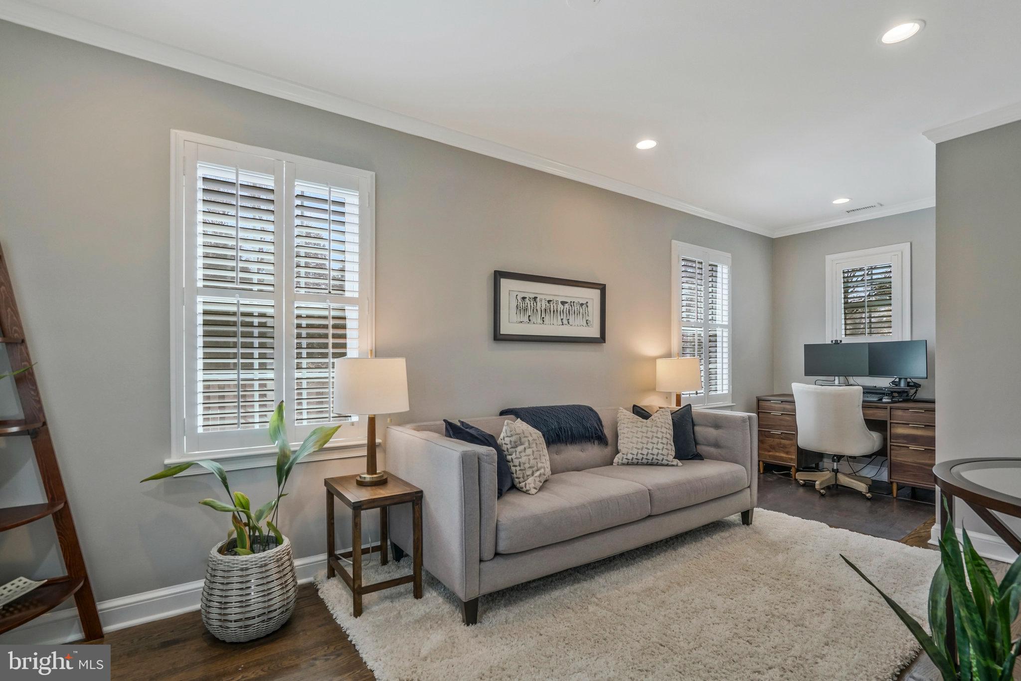 LARCHMONT - Residential