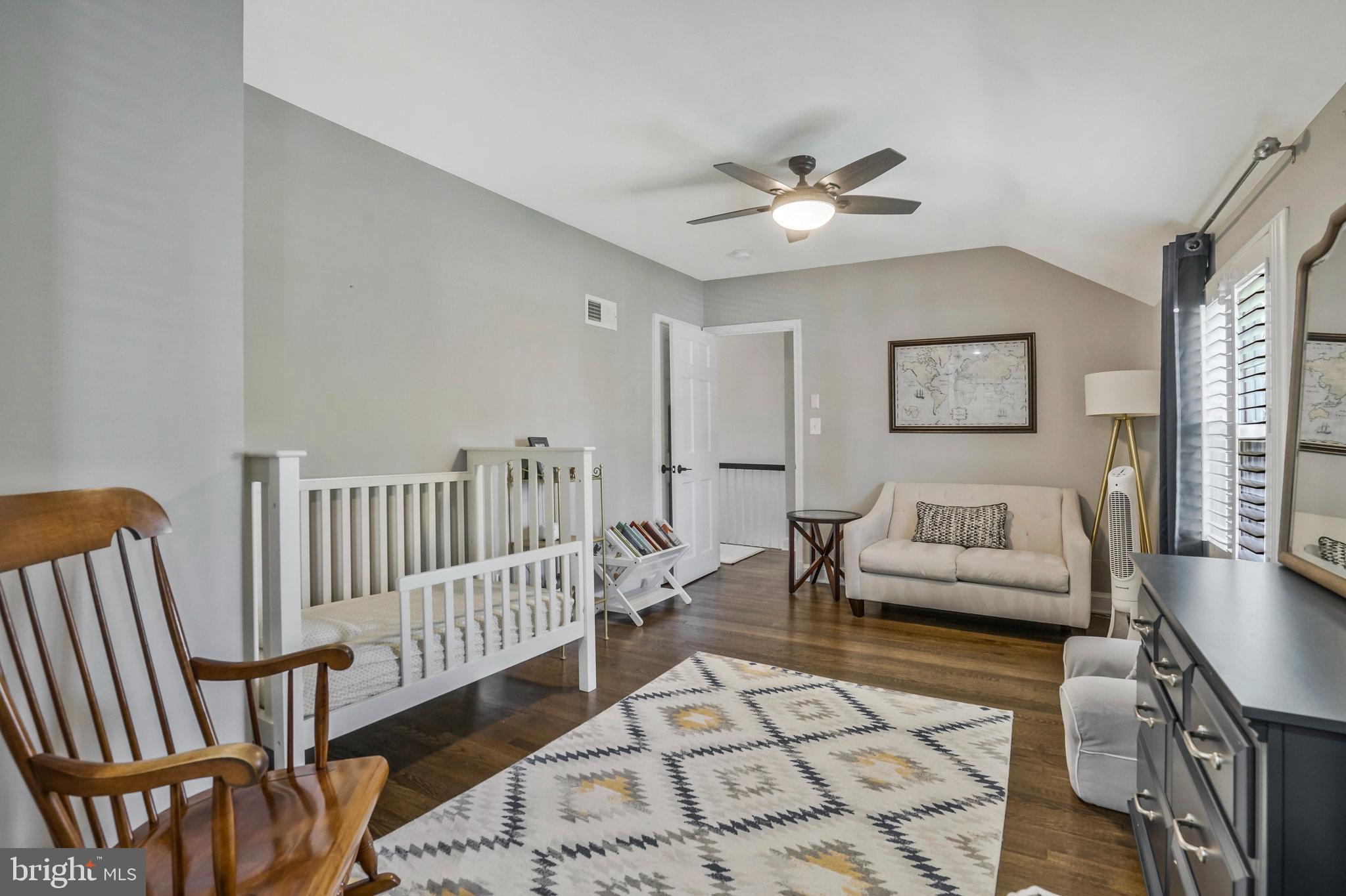 LARCHMONT - Residential