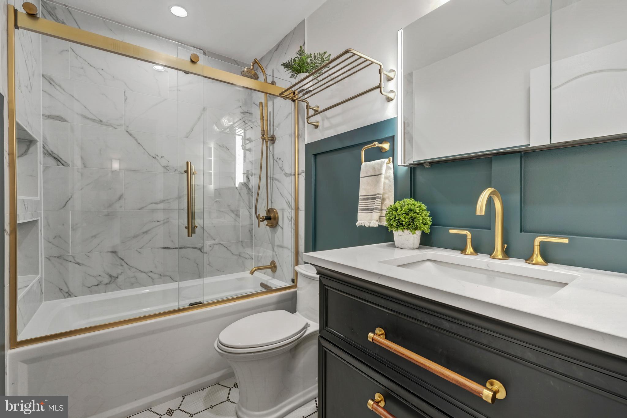 EDGEWATER AT TOWN CENTER - Residential