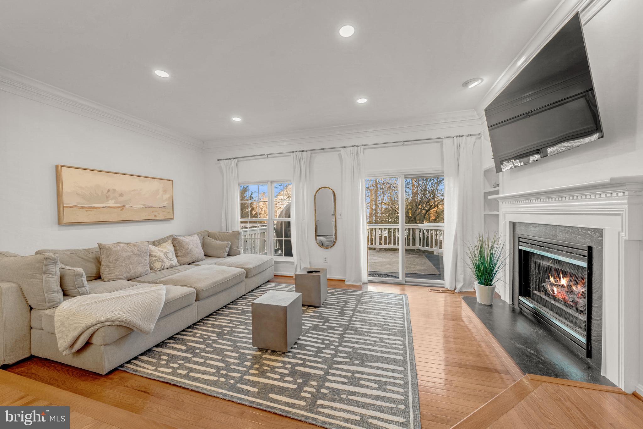 EDGEWATER AT TOWN CENTER - Residential