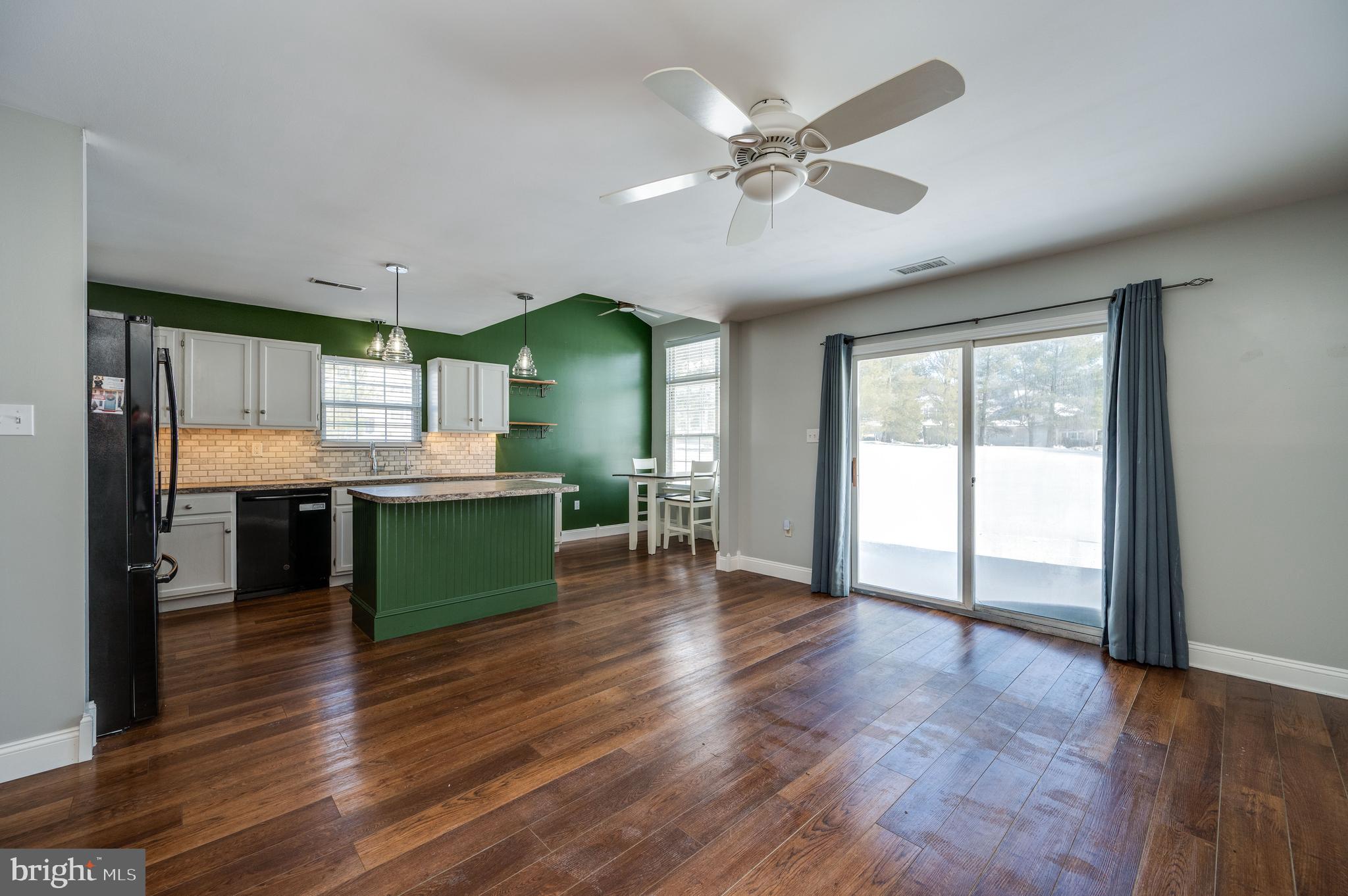 SPRING RIDGE - Residential