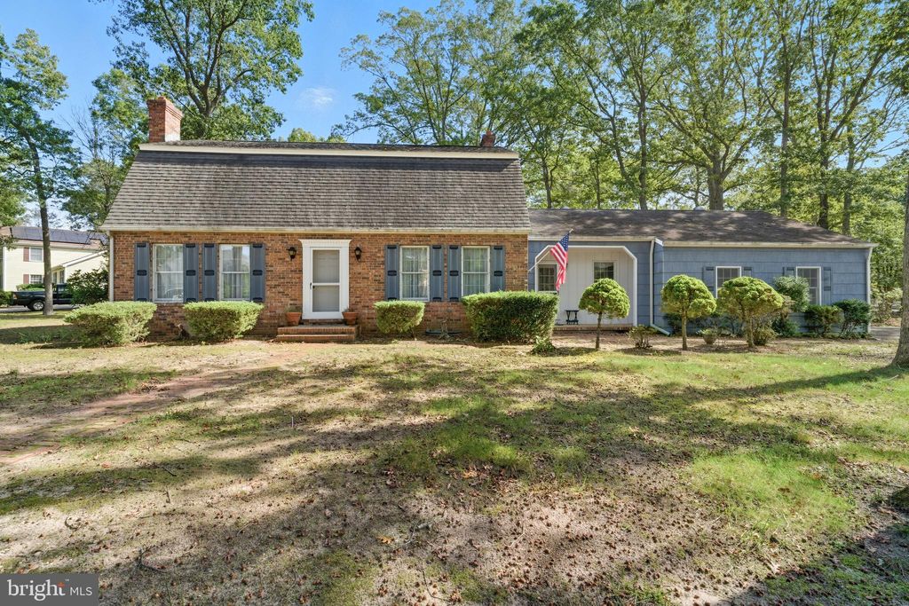 Photo of 118 N Lakeshore Drive, MANAHAWKIN, NJ 08050 (MLS # NJOC2037644)