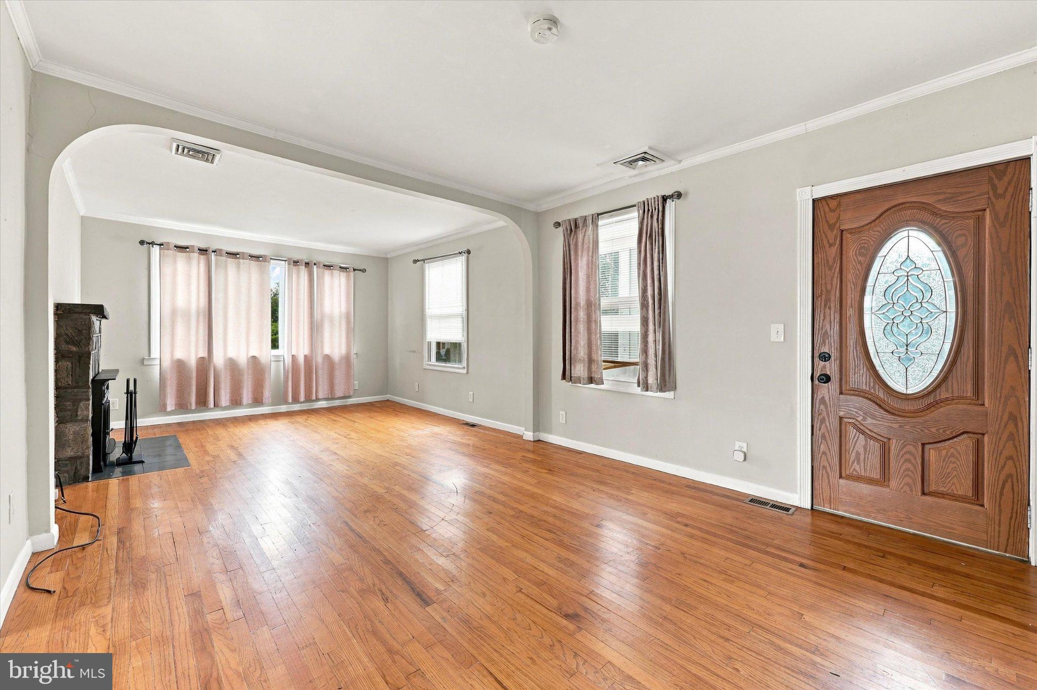 1209 W KINGS HIGHWAY