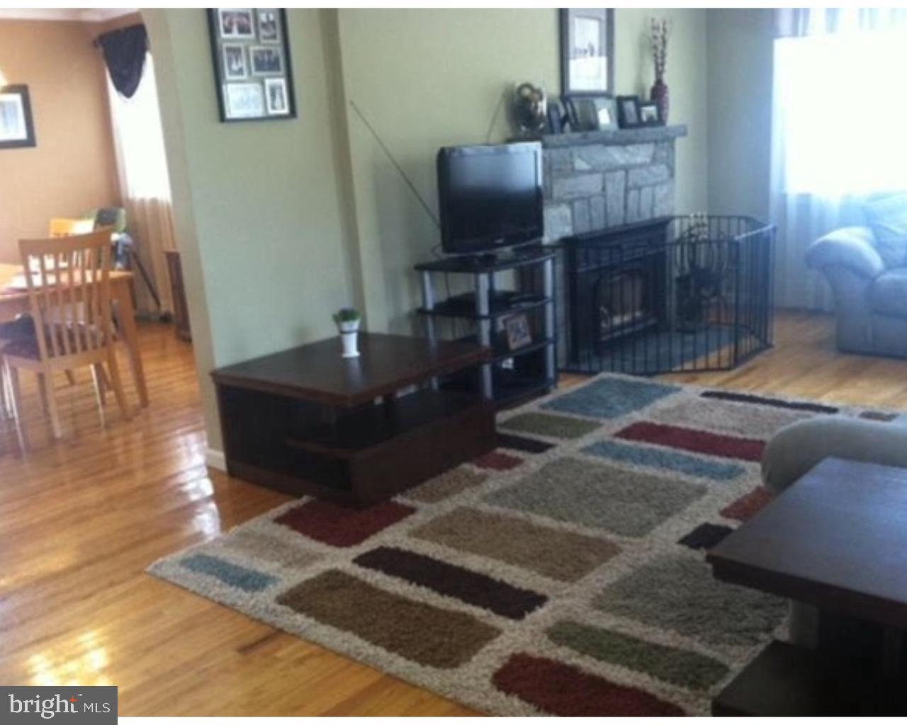 1209 W KINGS HIGHWAY