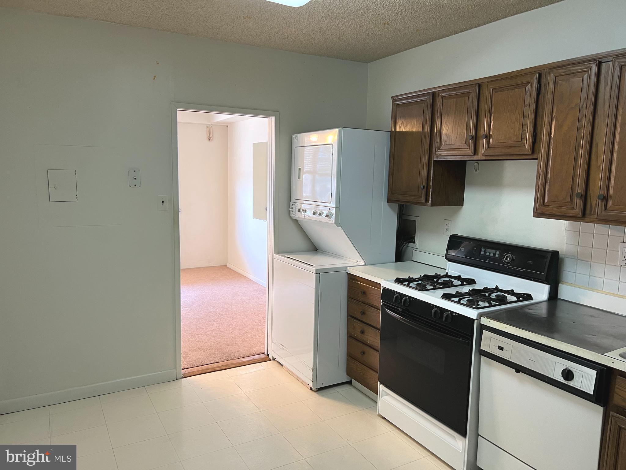 SKYLINE PLAZA - Residential