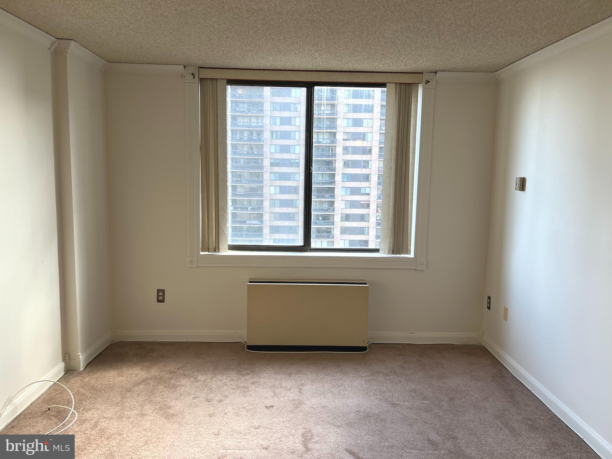 SKYLINE PLAZA - Residential
