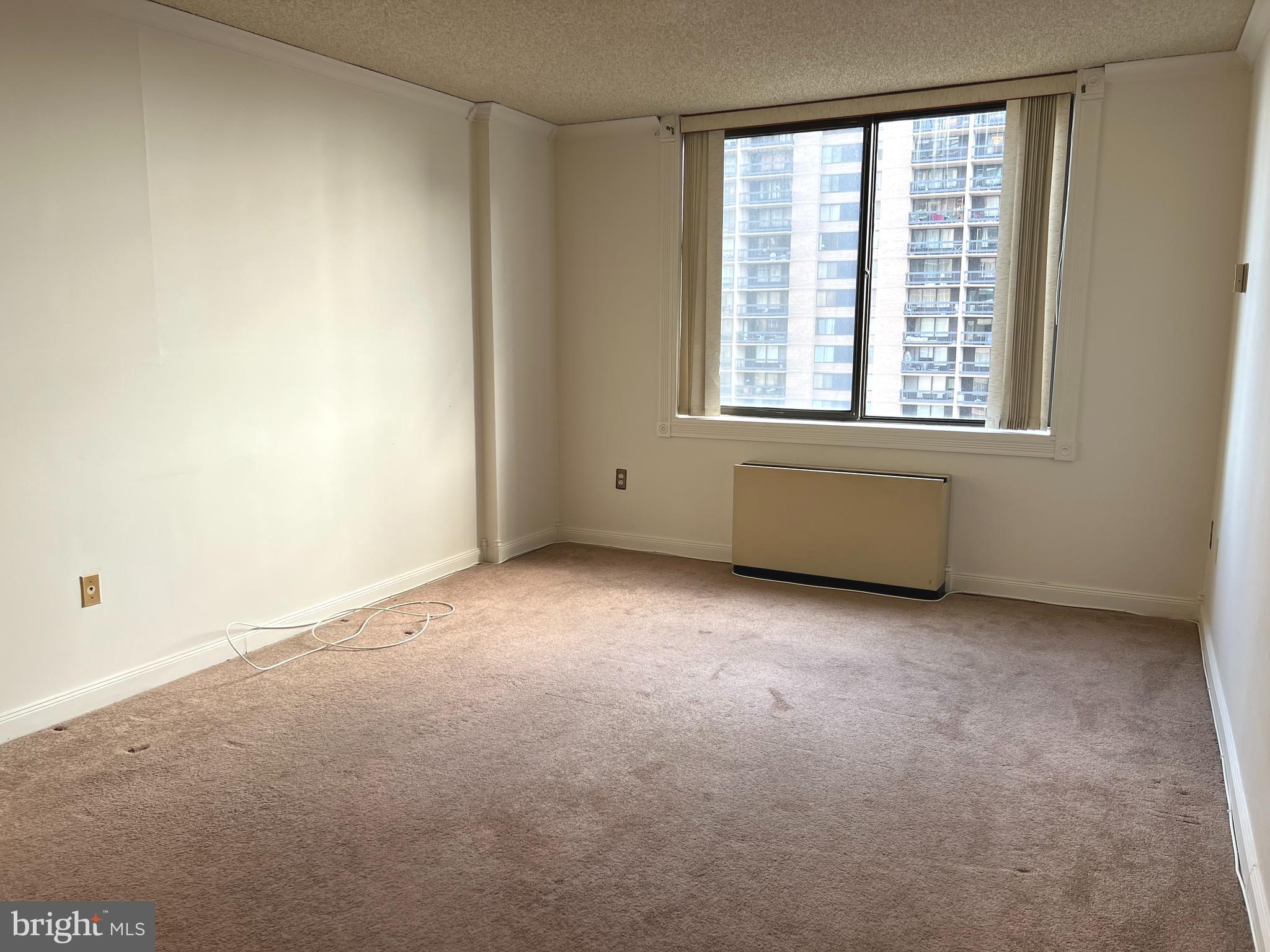 SKYLINE PLAZA - Residential