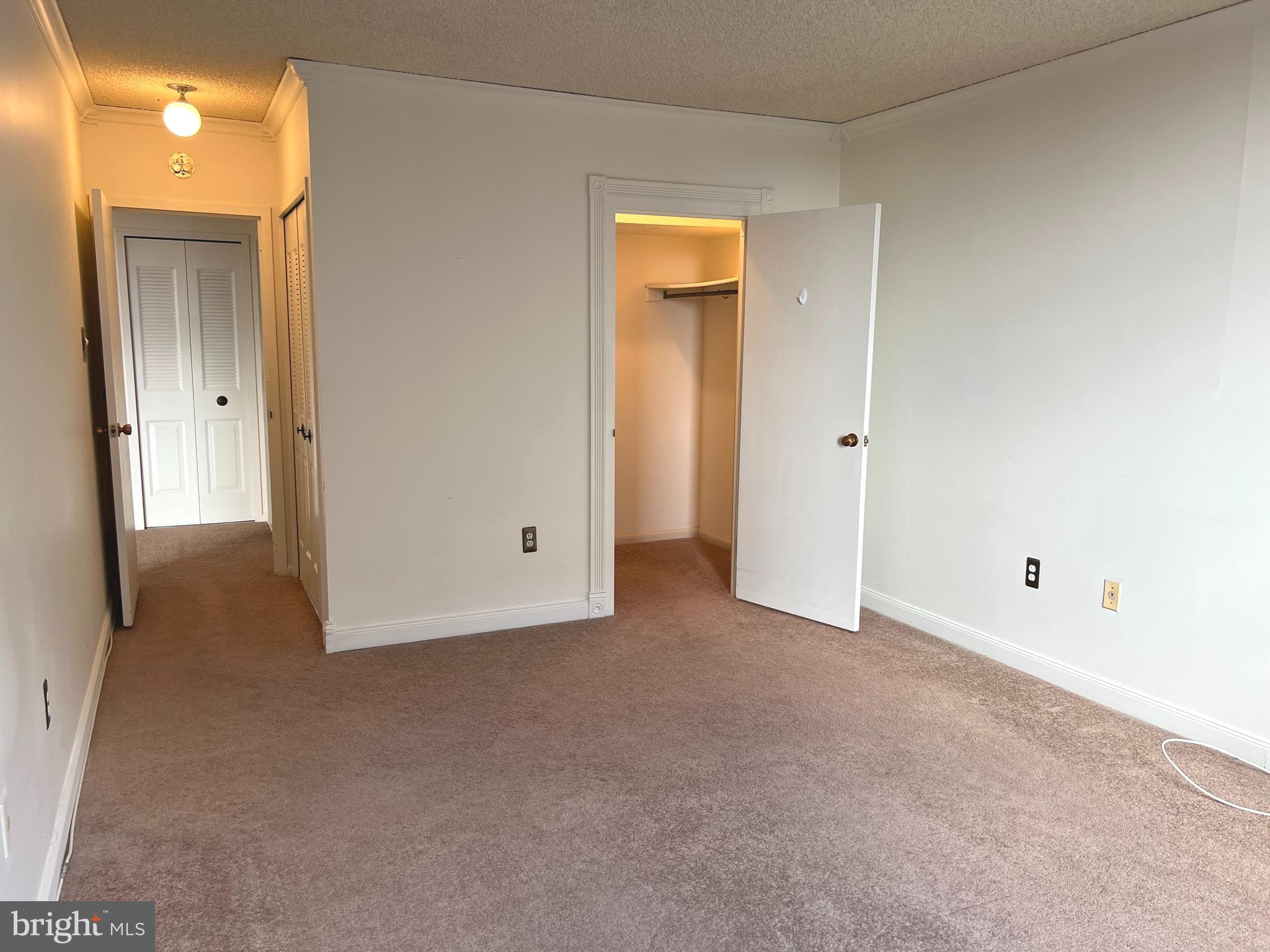 SKYLINE PLAZA - Residential