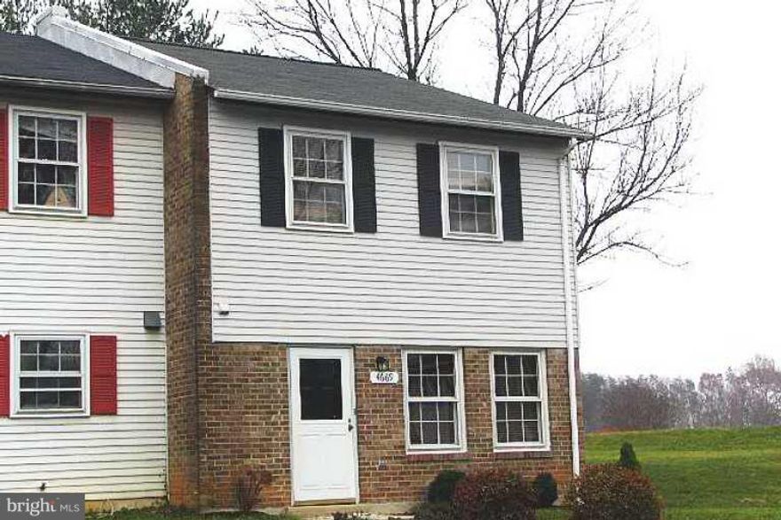 EXCEPTIONALLY WELL KEPT END UNIT TOWNHOUSE 3 BED 2.5 BATH NEWLY RENOVATED, NEW PAINT, FENCED IN BACK YARD CLOSE TO BUS, SHOPPING, AND 95. VACANT GO SHOW