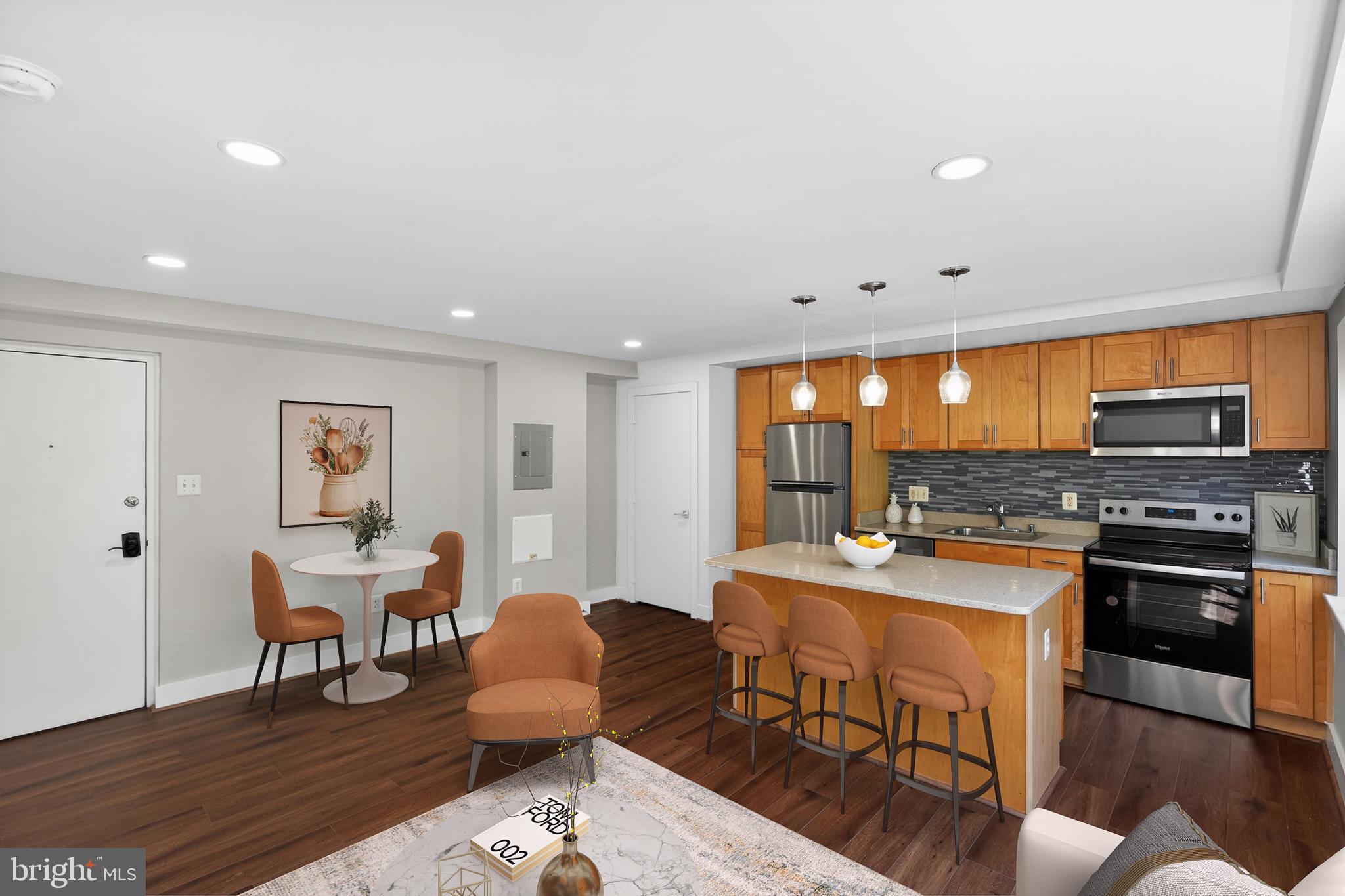 212 OAKWOOD STREET SE 213