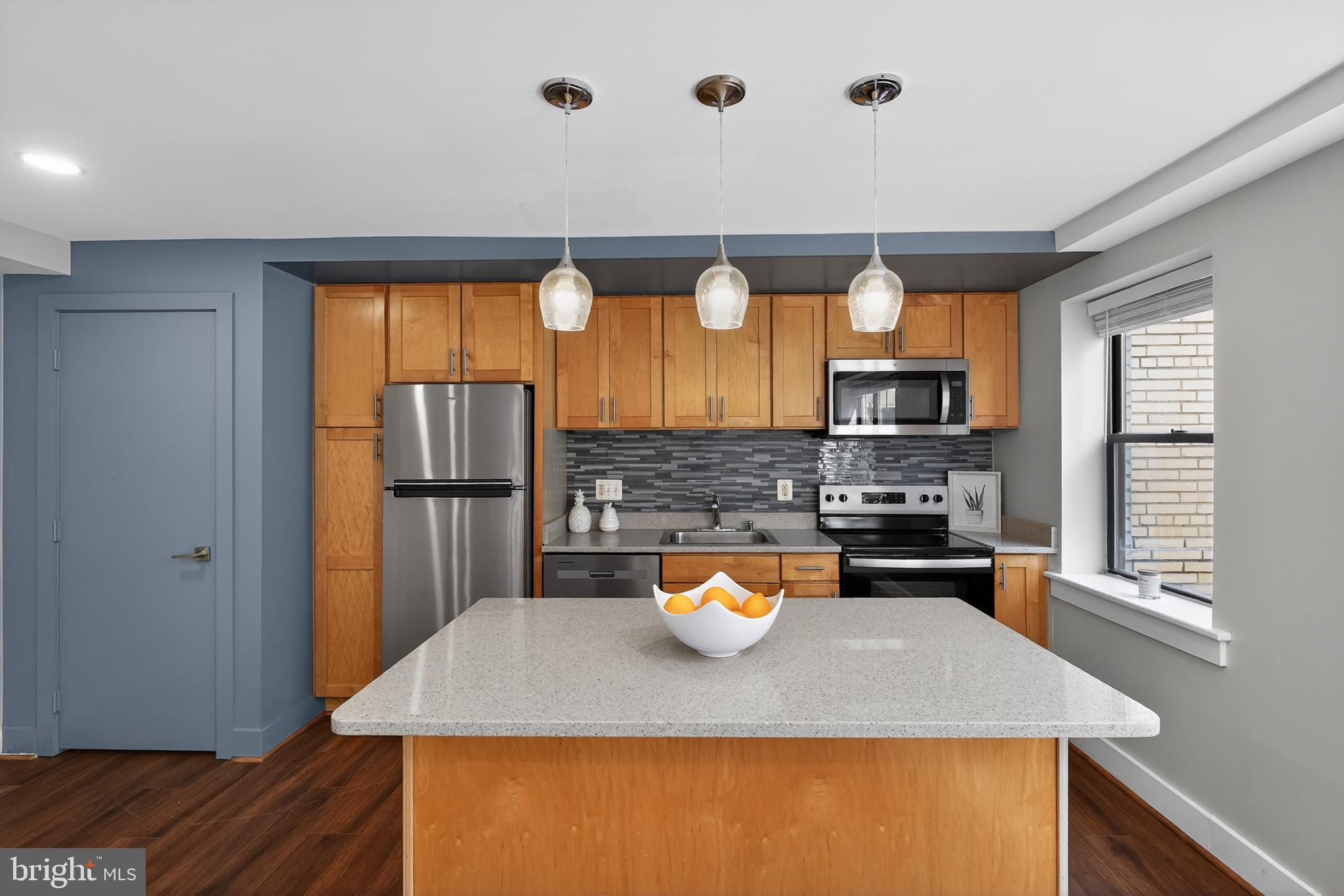 212 OAKWOOD STREET SE 213