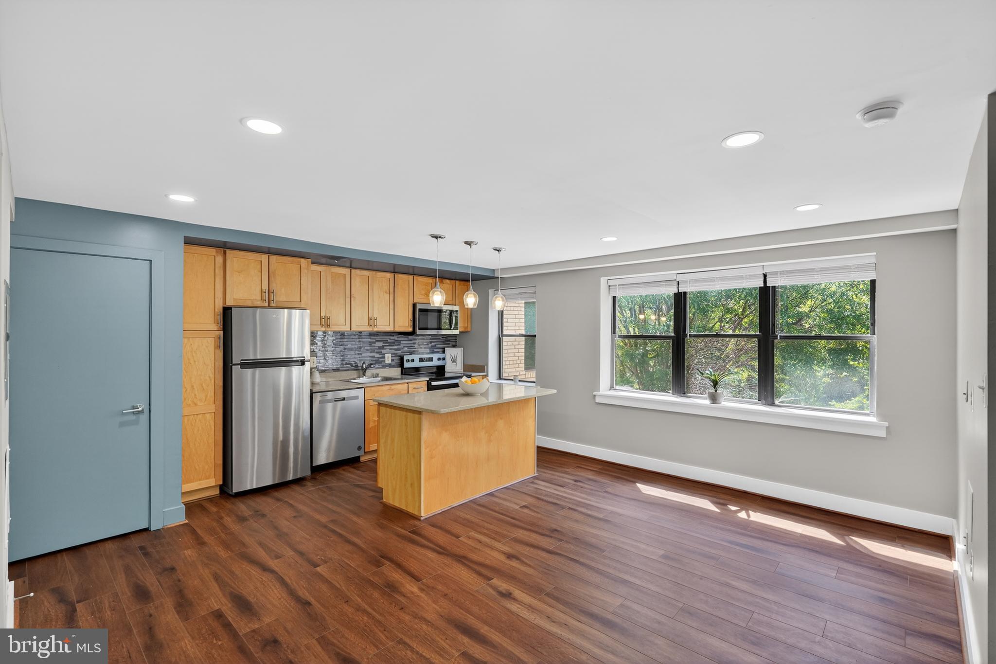 212 OAKWOOD STREET SE 213
