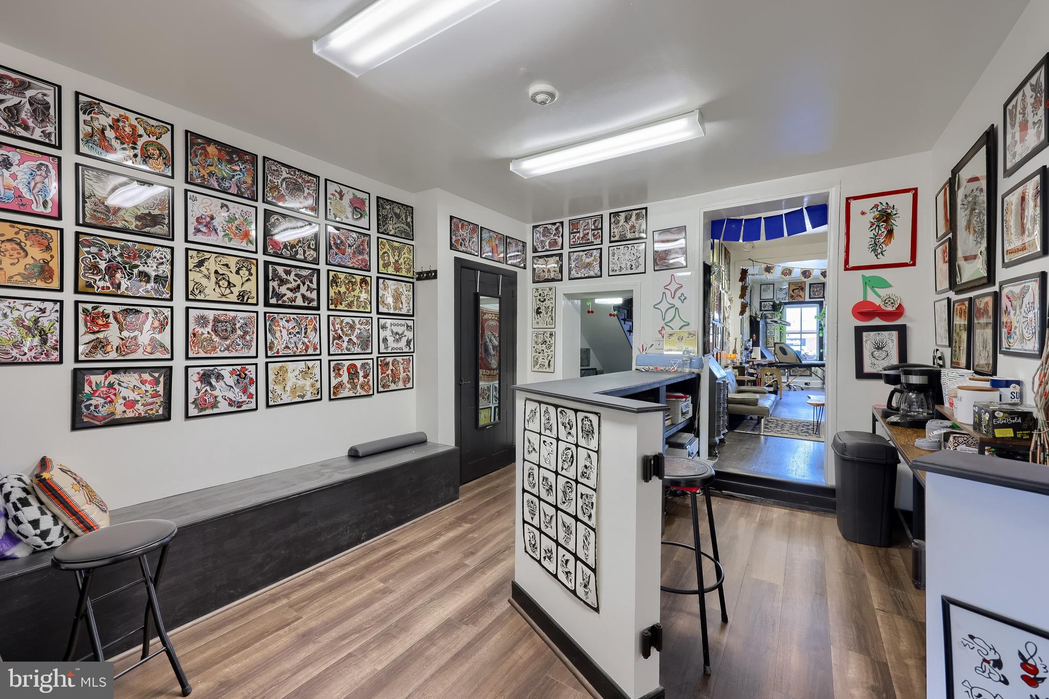 YORK CITY - Commercial Sale