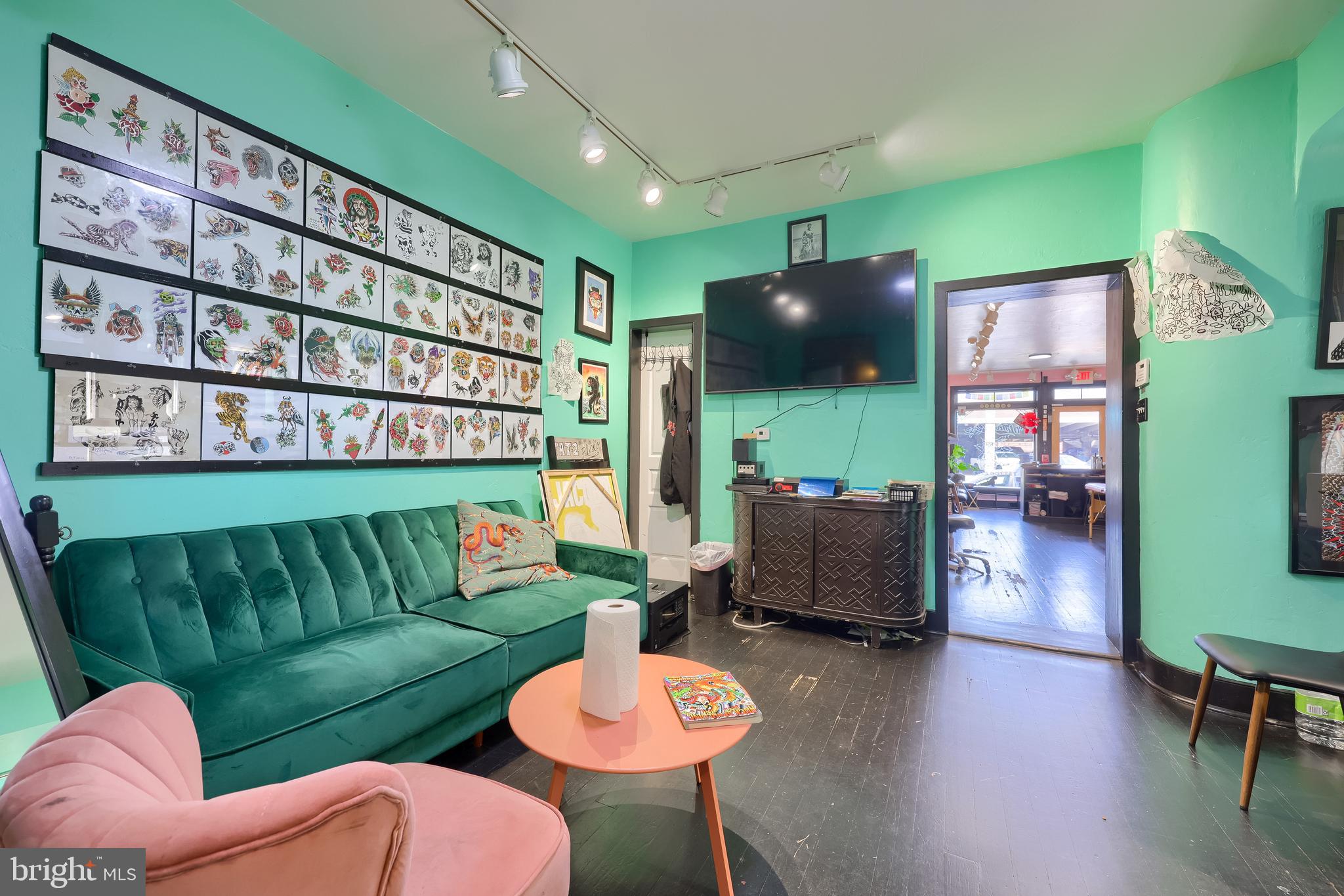 YORK CITY - Commercial Sale