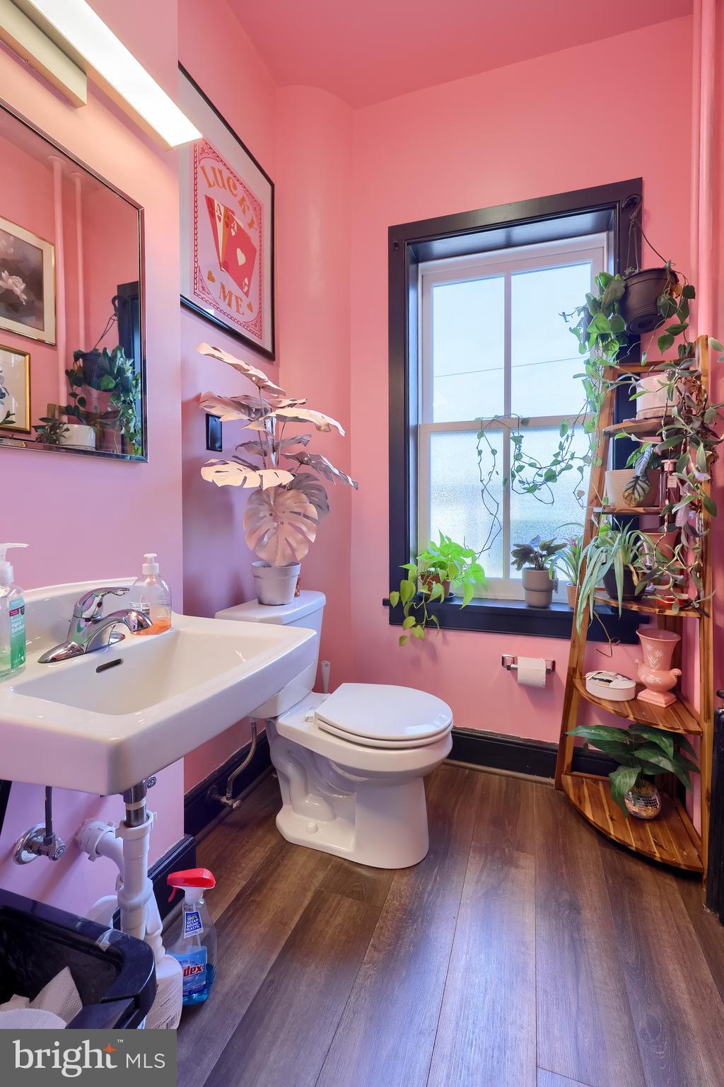 YORK CITY - Commercial Sale