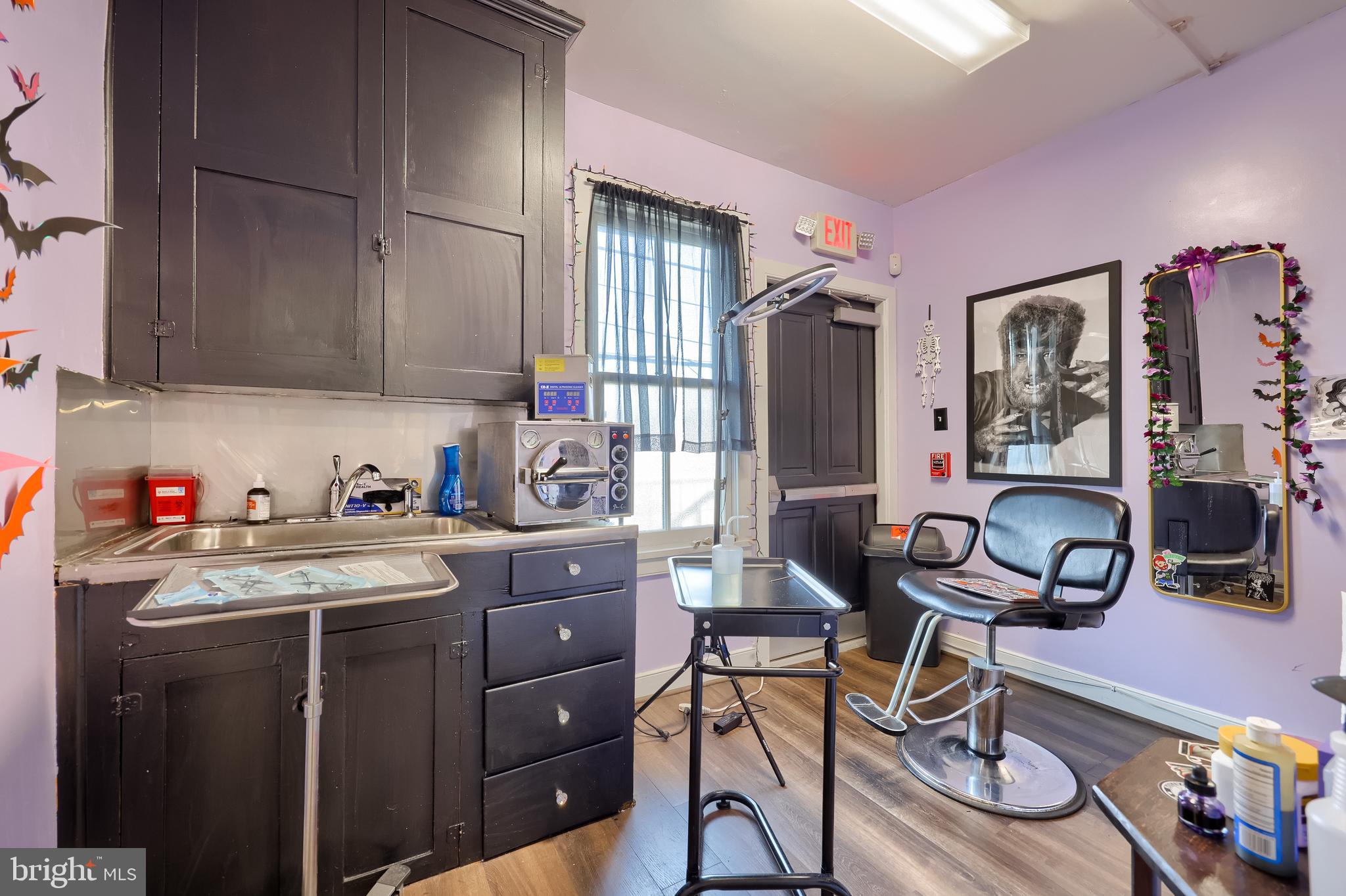 YORK CITY - Commercial Sale