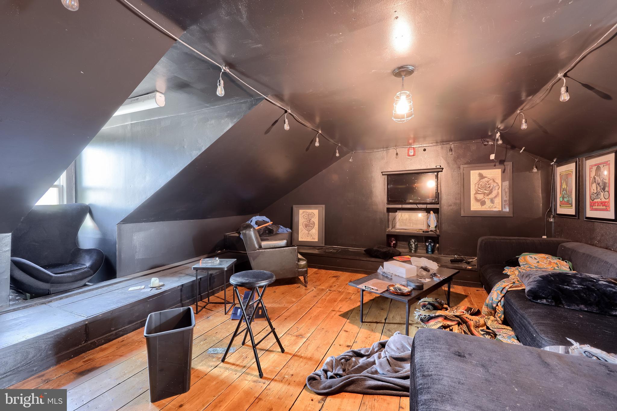 YORK CITY - Commercial Sale